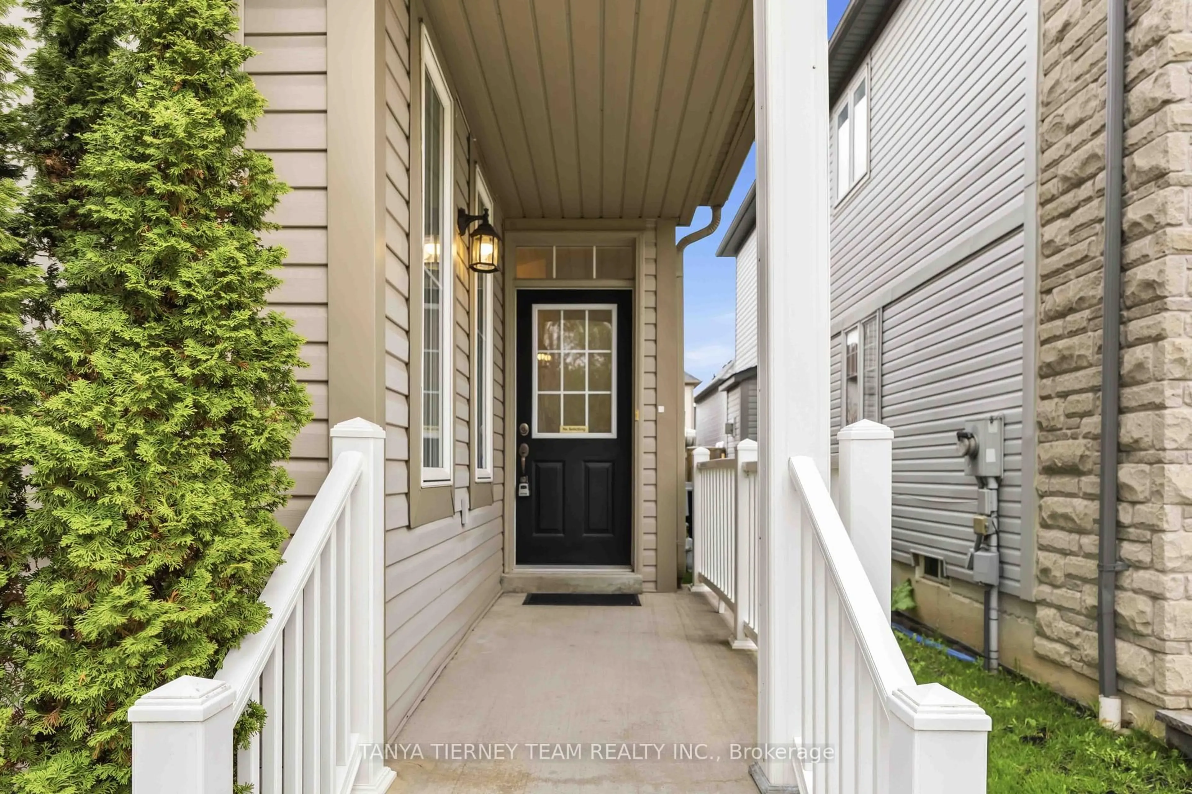 Unknown for 75 Robert Attersley Dr, Whitby Ontario L1R 0B7