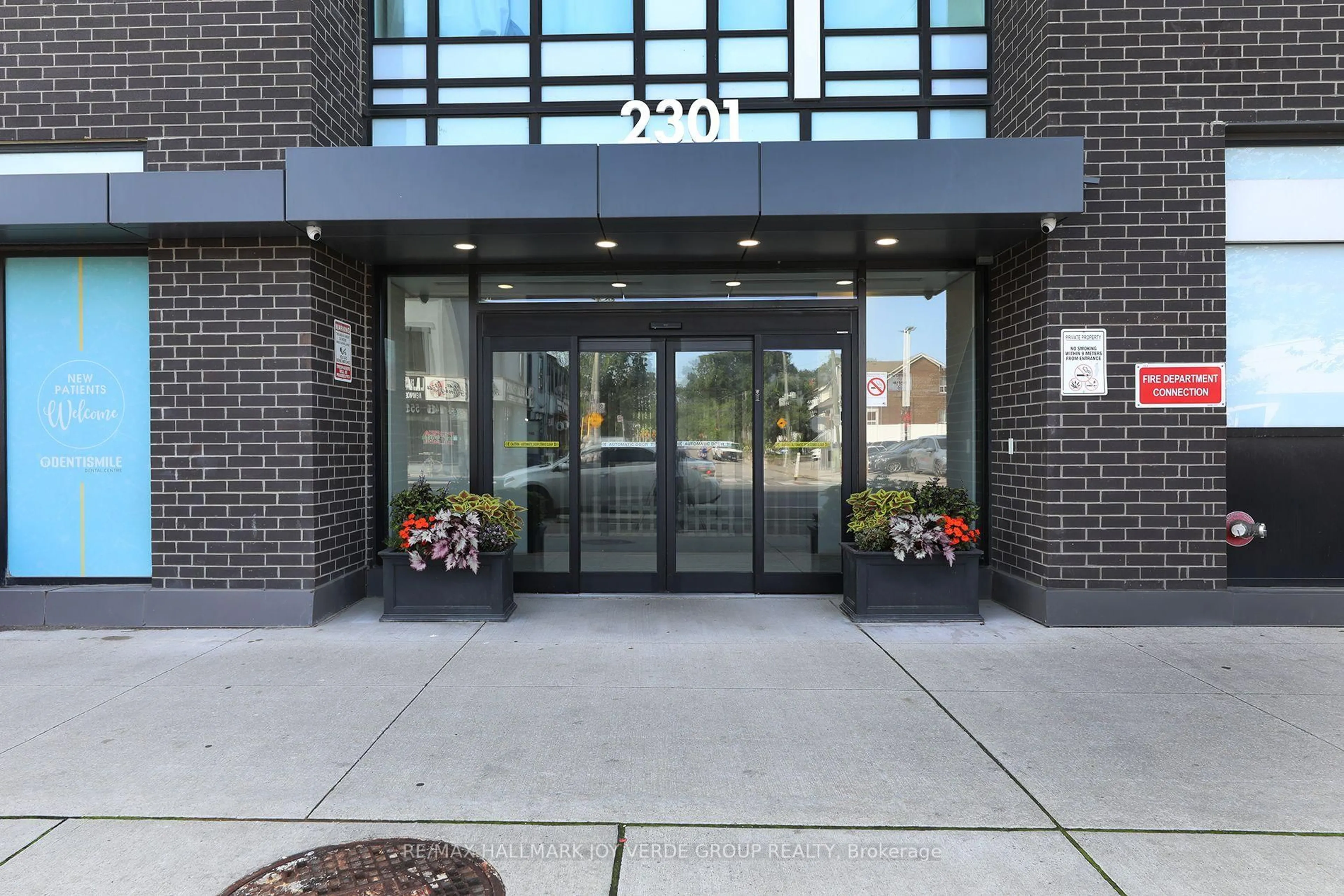 Indoor foyer for 2301 Danforth Ave #616, Toronto Ontario M4C 0A7