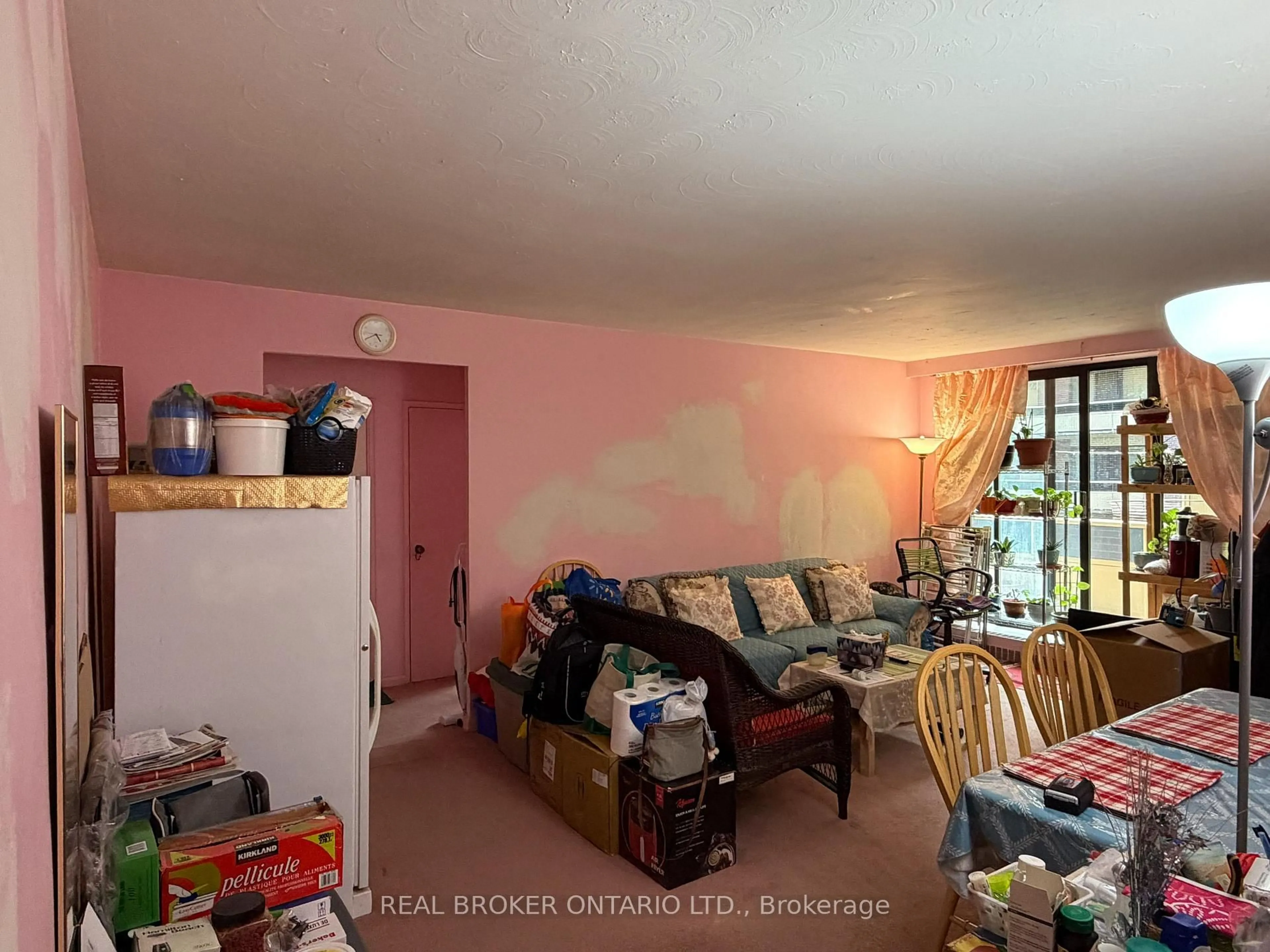 A pic of a room for 921 Midland Ave #306, Toronto Ontario M1K 4G2