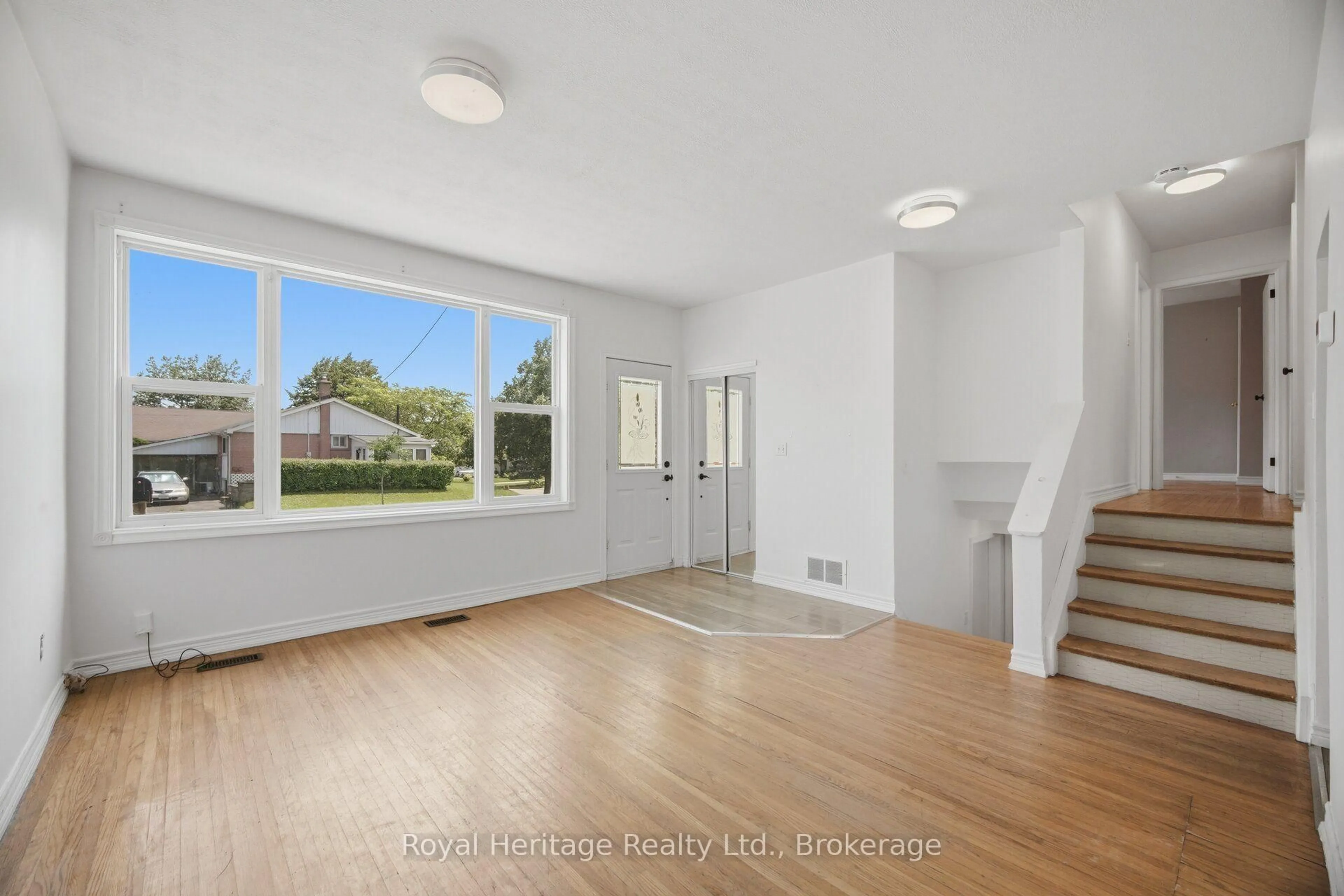 A pic of a room for 1546 Lakemount St, Oshawa Ontario L1J 3Y2