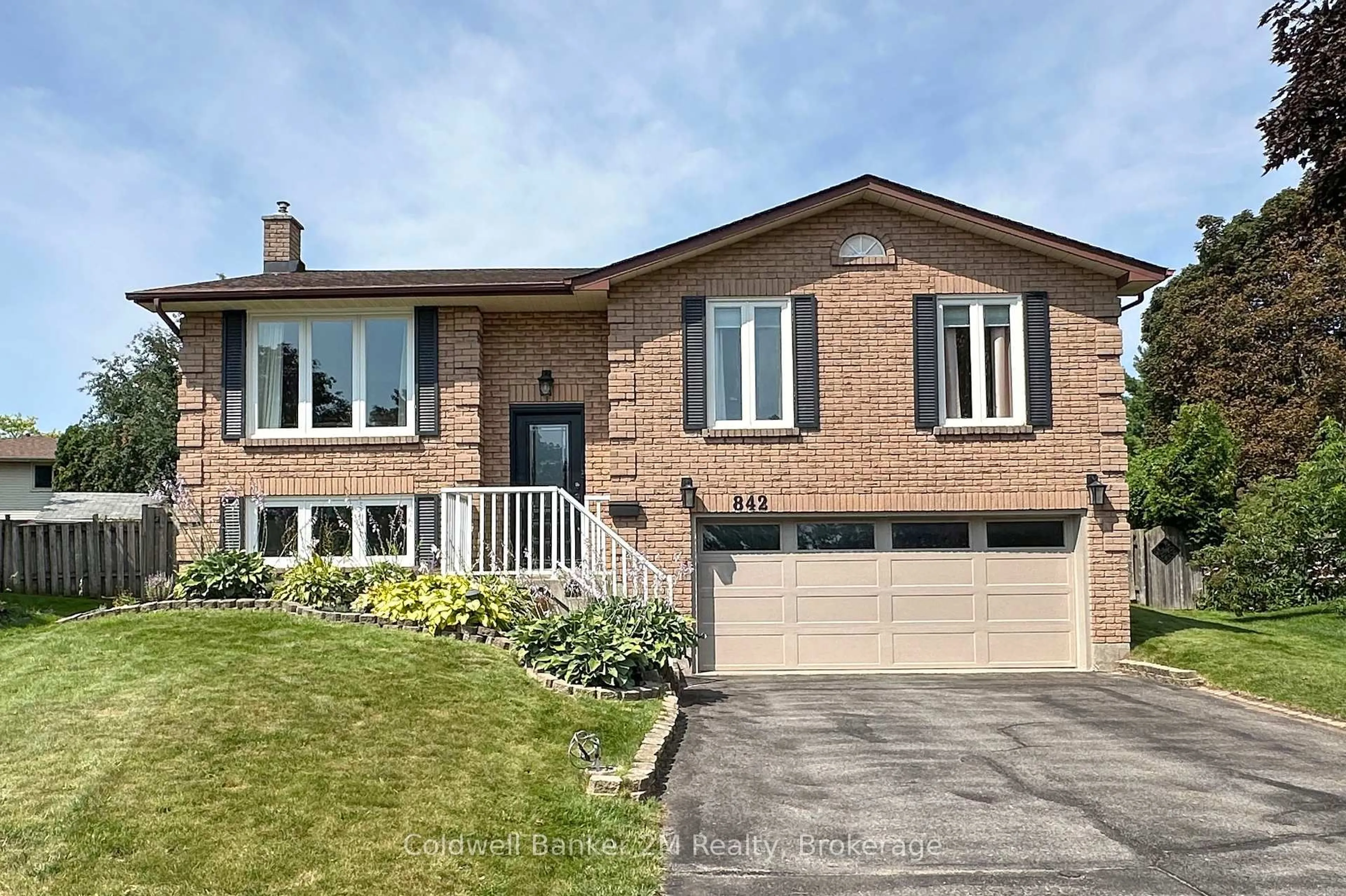 Home with brick exterior material, street for 842 Saint Anne Crt, Oshawa Ontario L1J 7N1