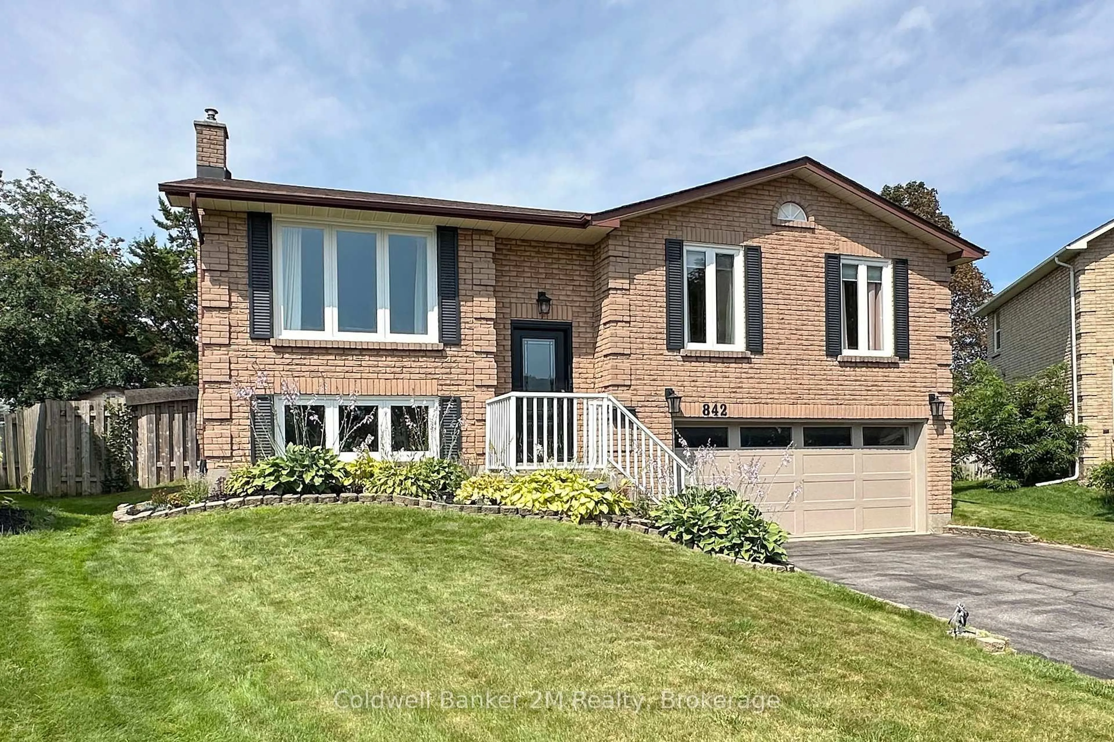 Home with brick exterior material, street for 842 Saint Anne Crt, Oshawa Ontario L1J 7N1