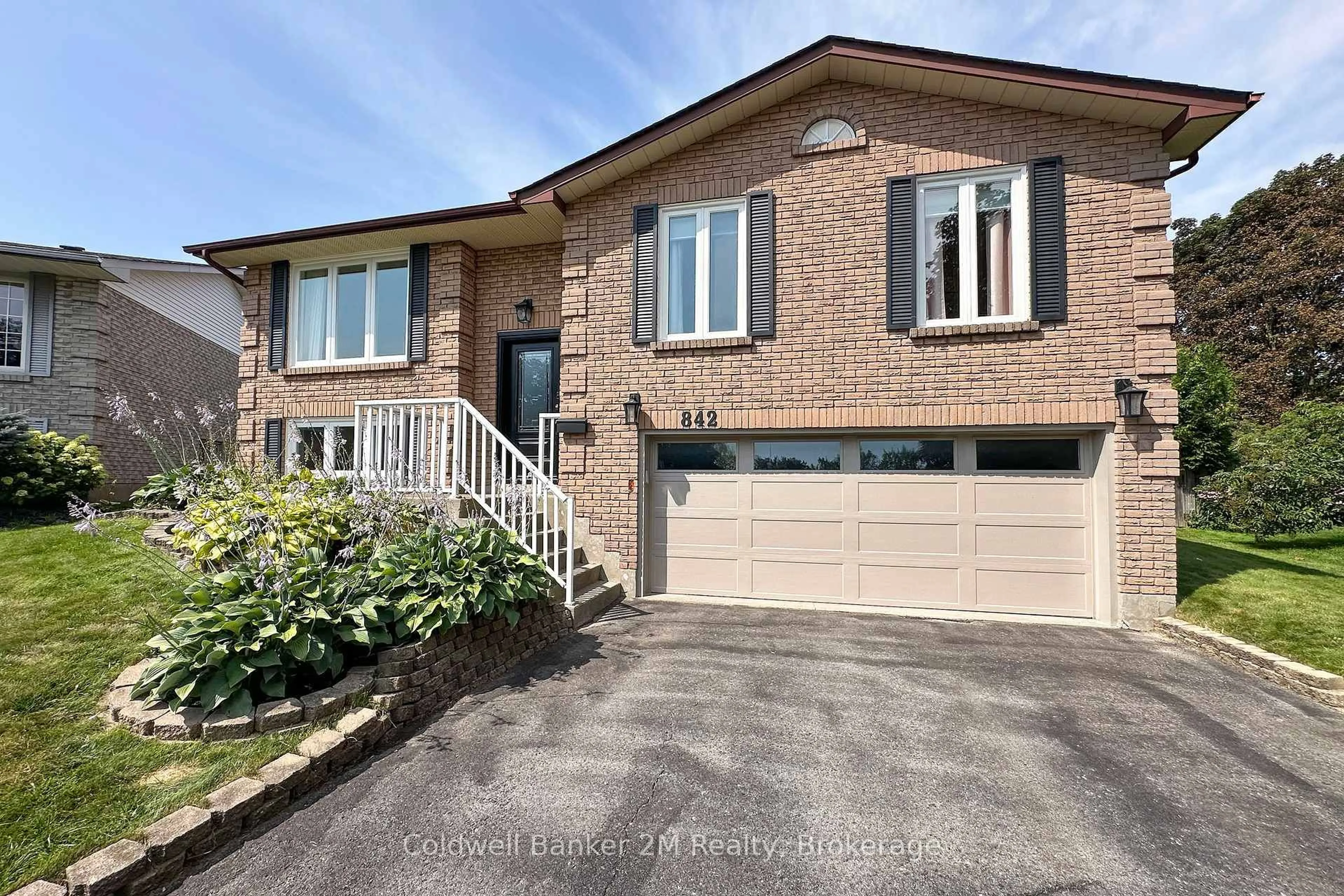 Home with brick exterior material, street for 842 Saint Anne Crt, Oshawa Ontario L1J 7N1