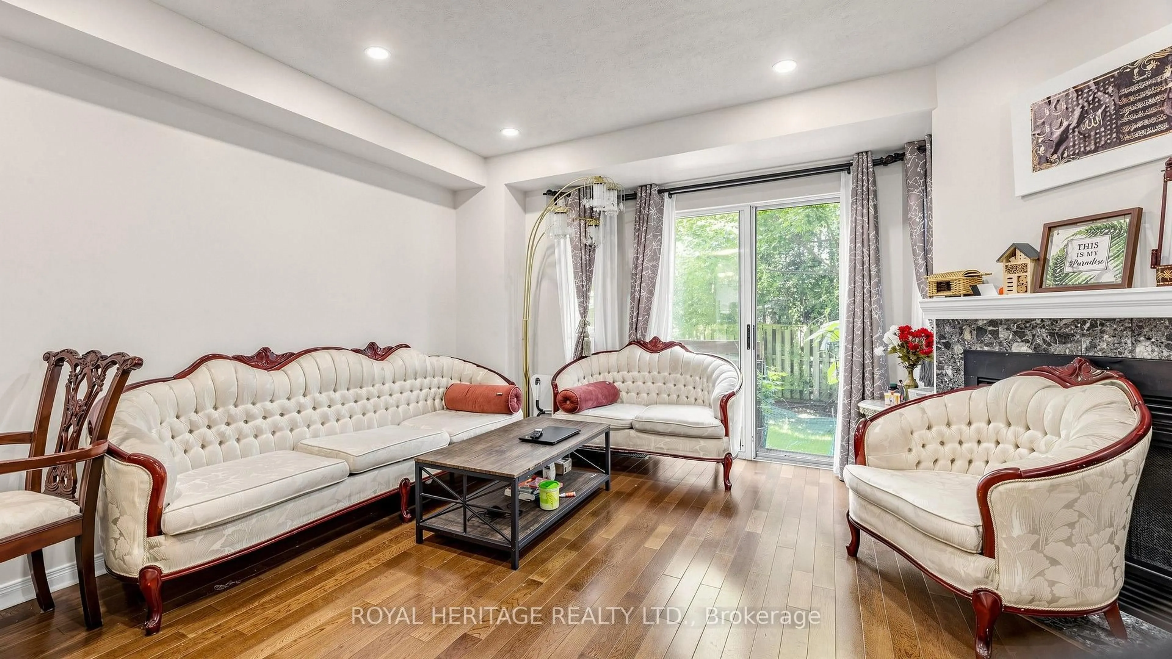 Living room with furniture, unknown for 2472 Eglinton Ave #Th 19, Toronto Ontario M1K 5J9
