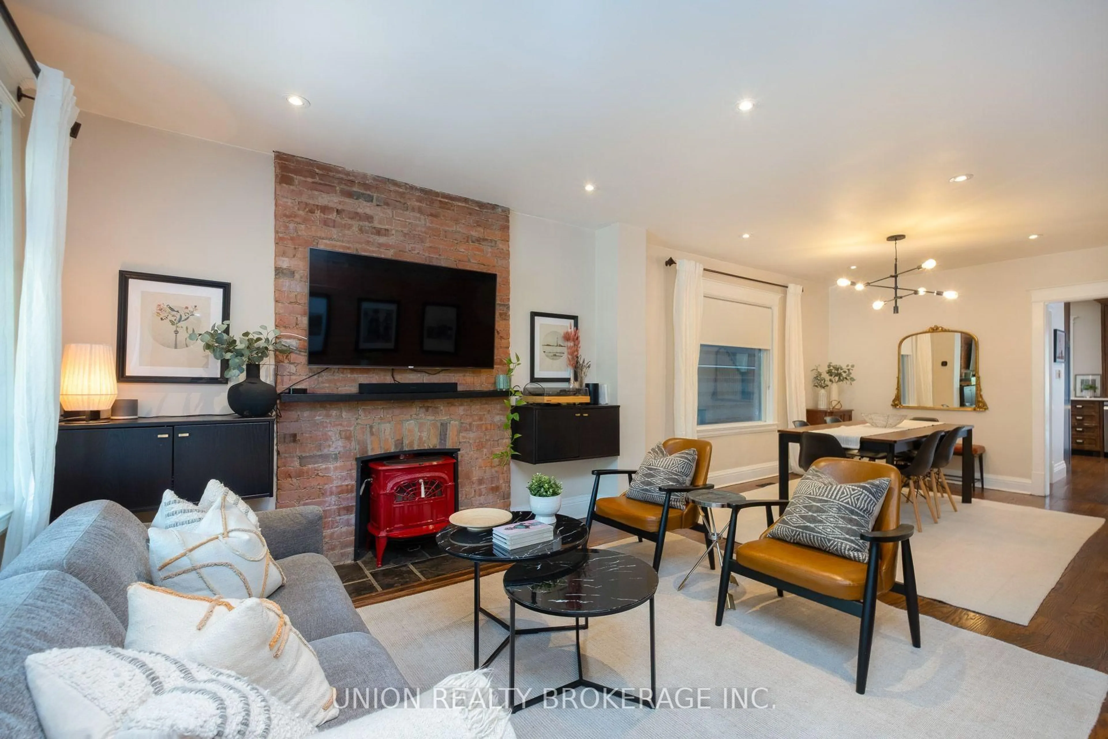 Living room with furniture, unknown for 706 Woodbine Ave, Toronto Ontario M4E 2J1