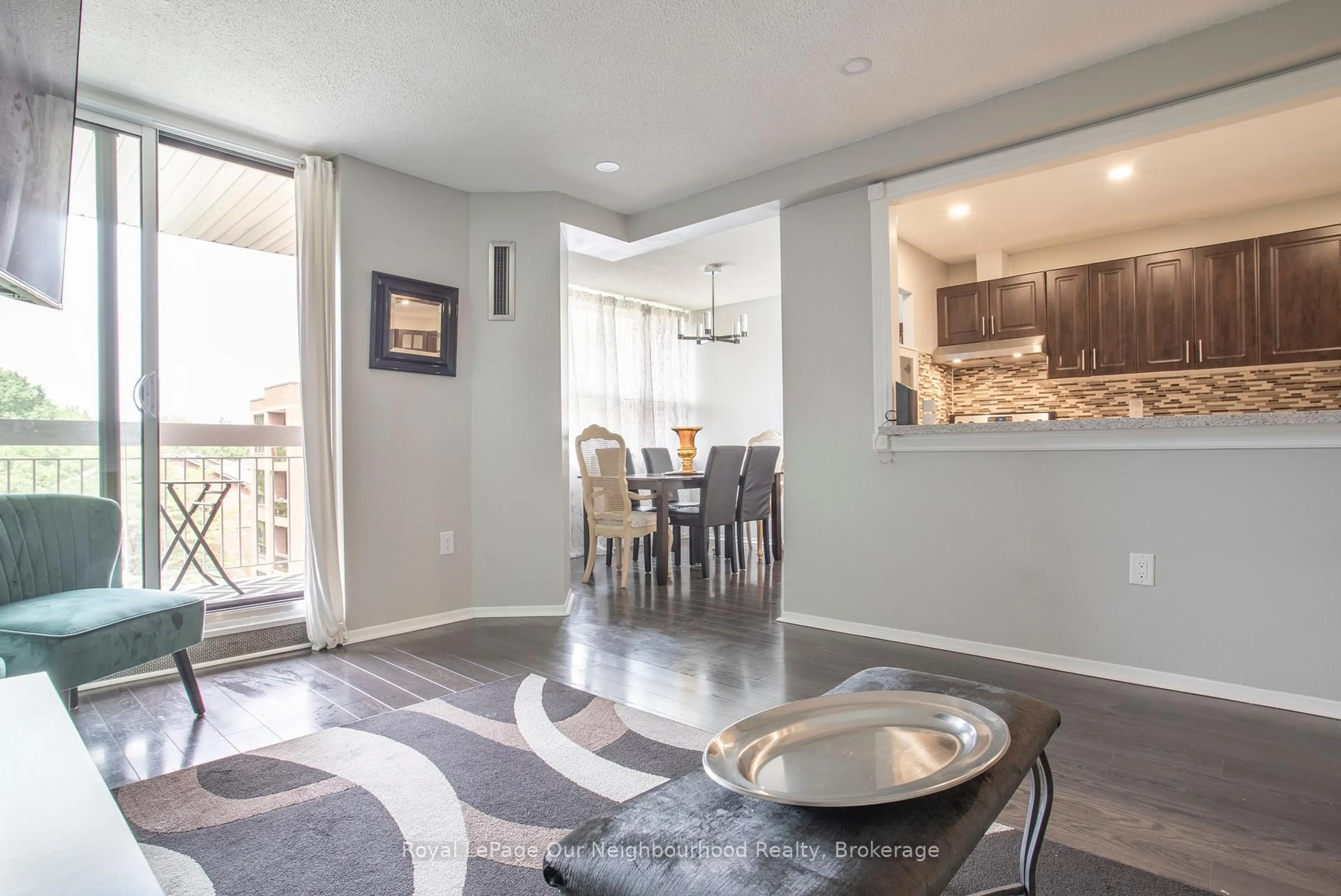 Dining room, ceramic/tile floor for 4064 Lawrence Ave #507, Toronto Ontario M1E 4V6
