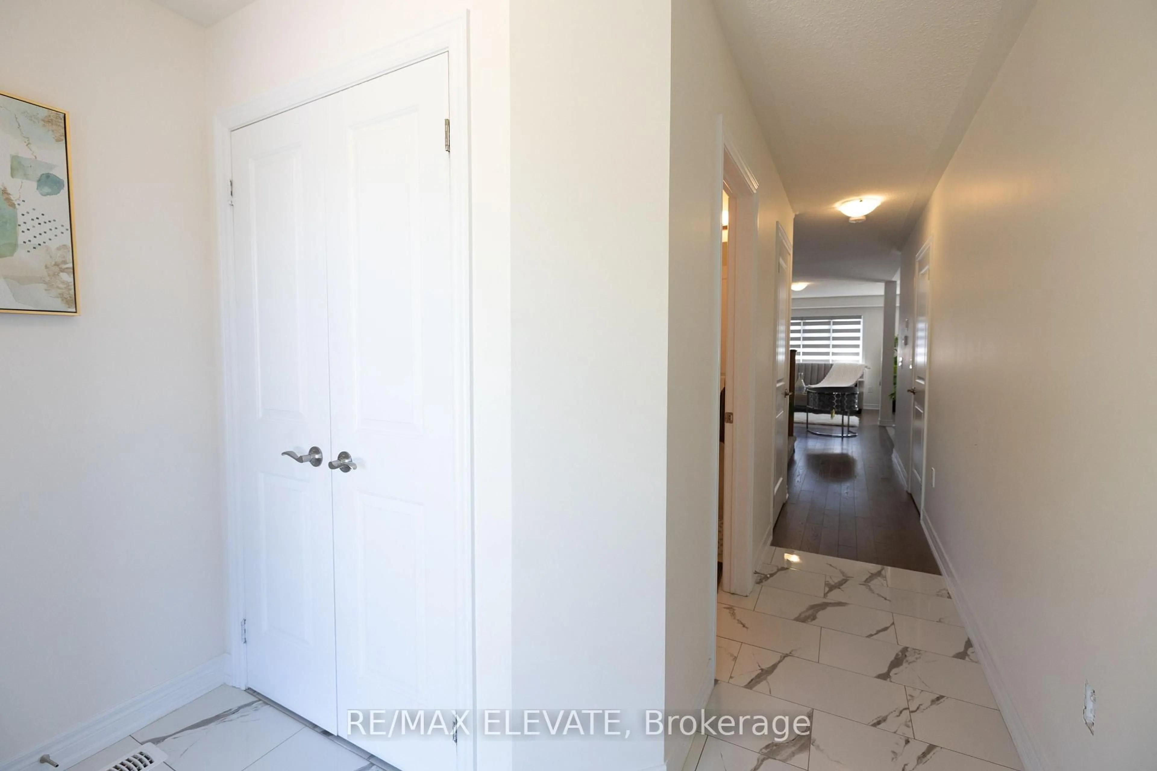 Indoor entryway for 84 Cotton St, Clarington Ontario L1C 5H3