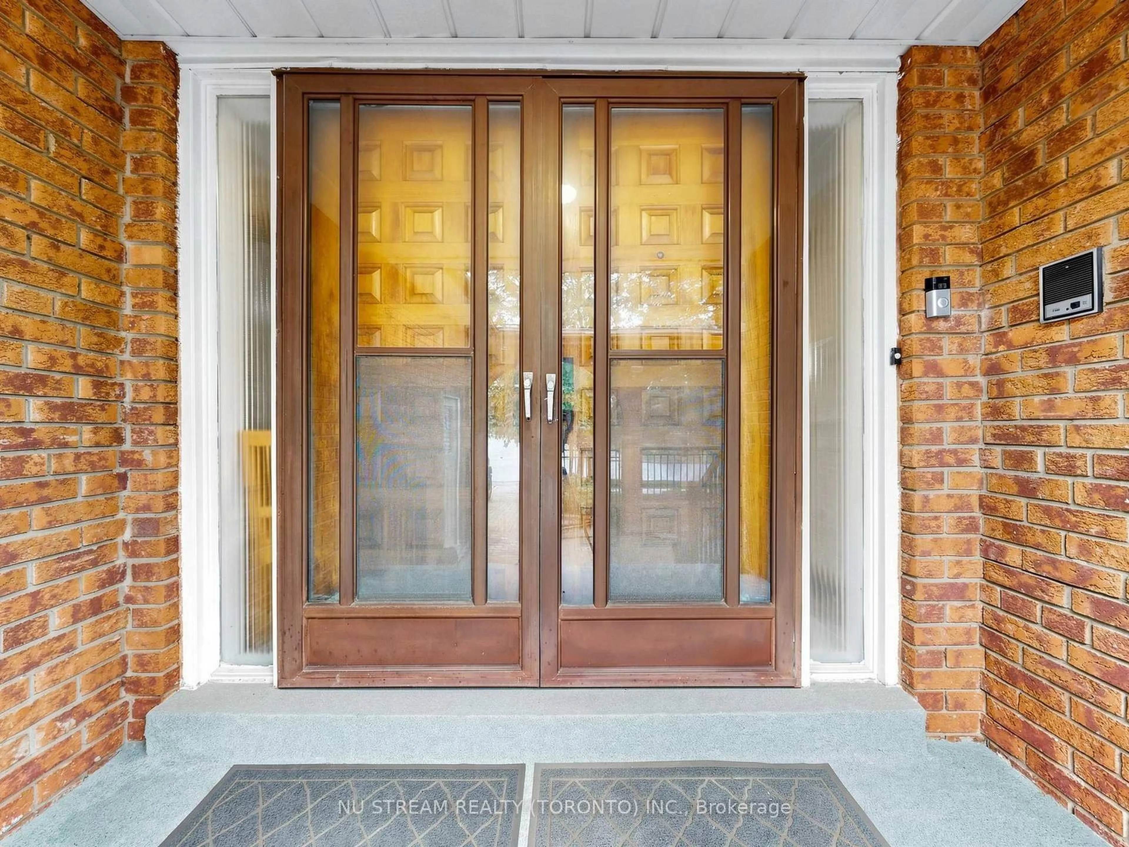 Indoor entryway for 117 Ambercroft Blvd, Toronto Ontario M1W 3K8