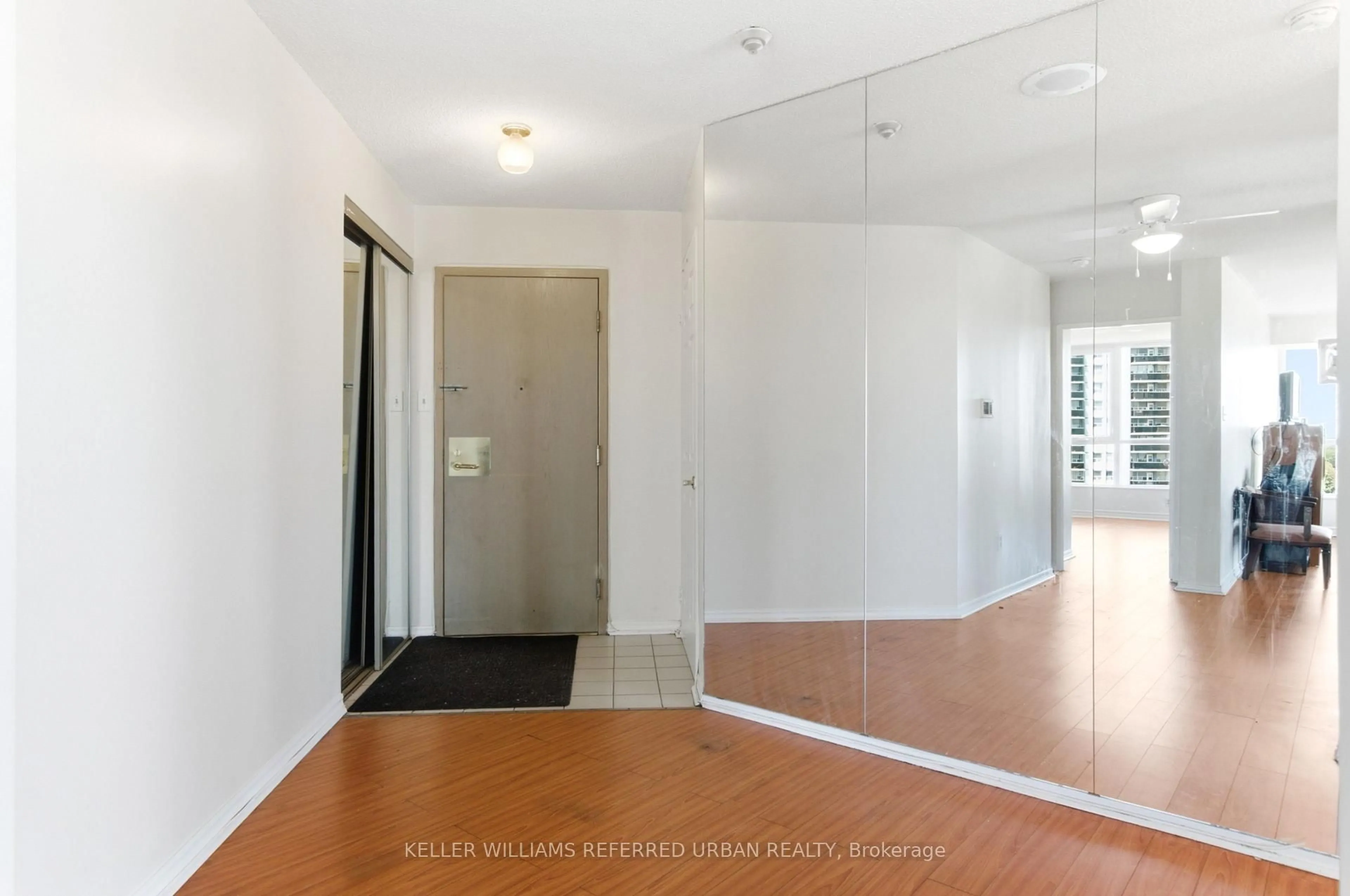 Indoor entryway for 3231 Eglinton Ave #1006B, Toronto Ontario M1J 3N5