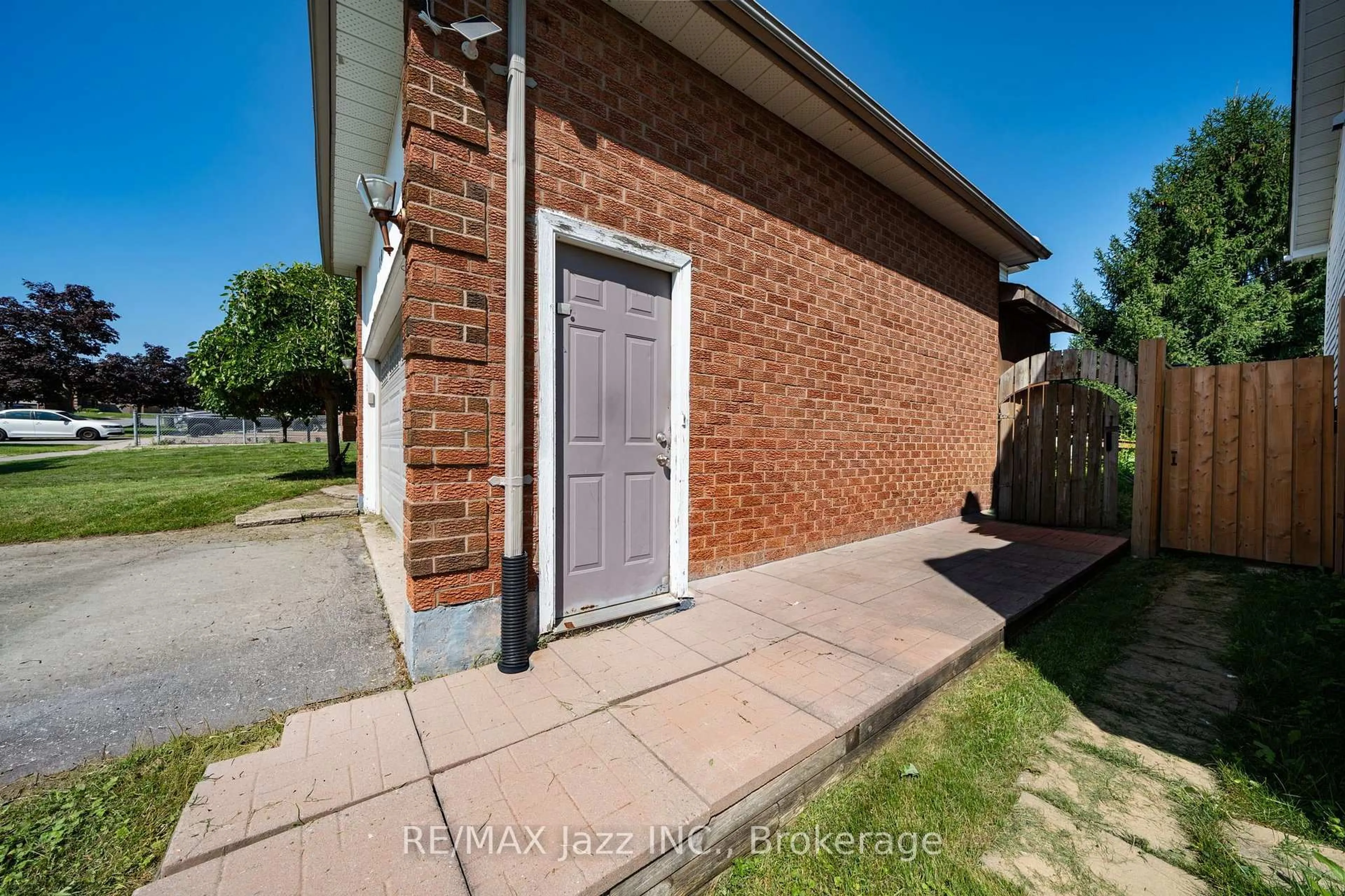 Unknown for 110 Freeland Ave, Clarington Ontario L1C 4V6