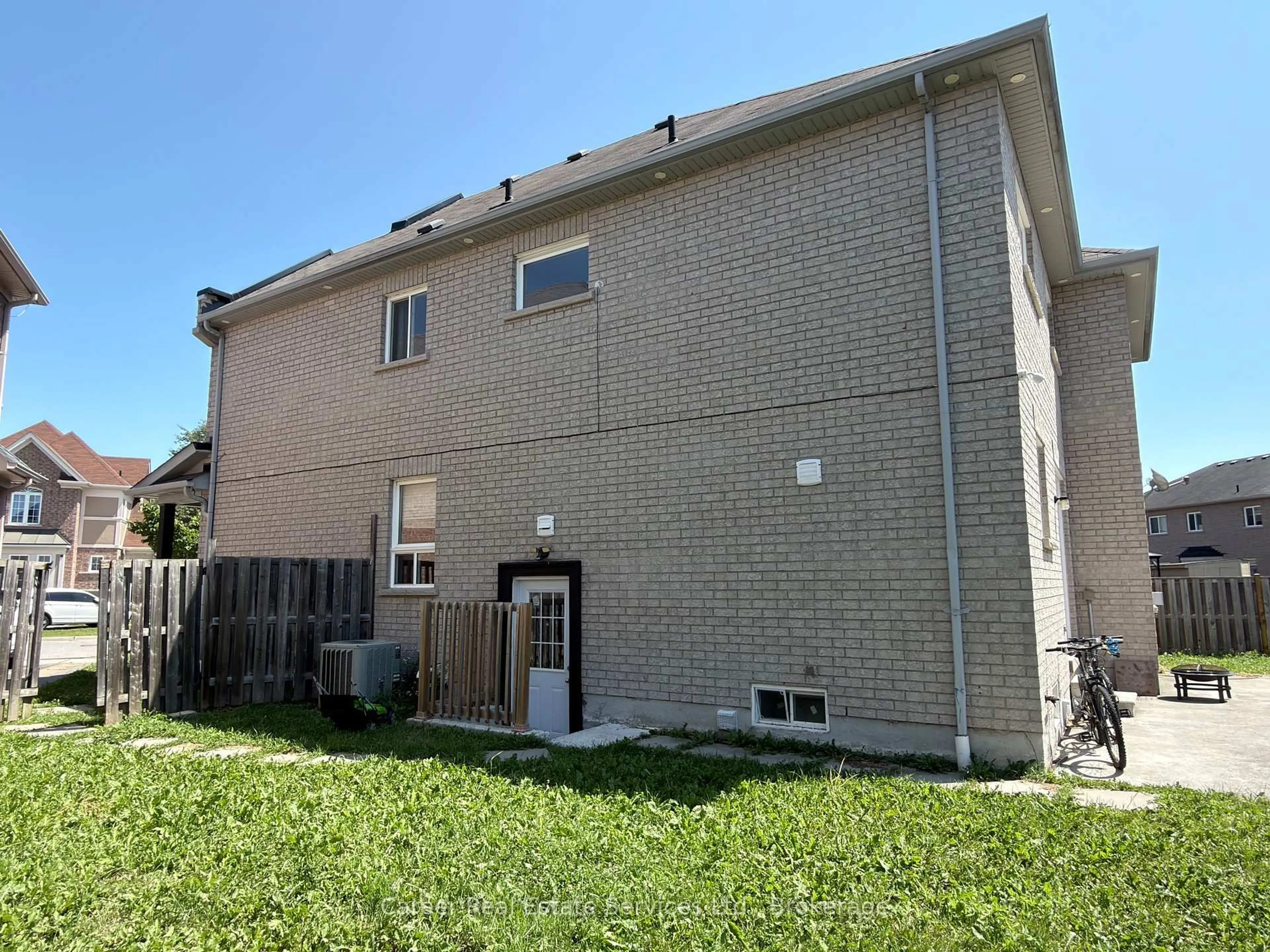 Unknown for 12 Cragg Cres, Ajax Ontario L1T 0E4