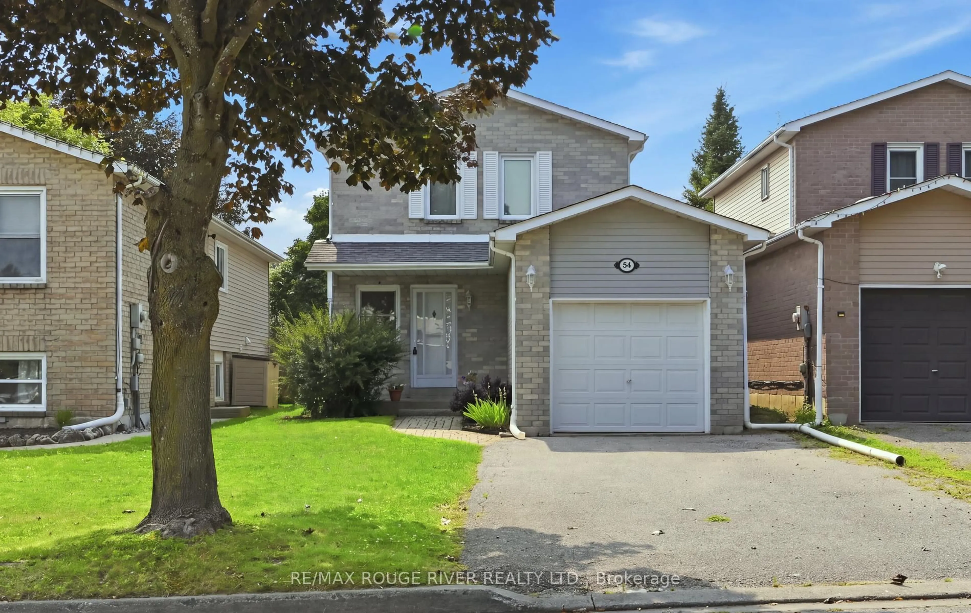 Home with vinyl exterior material, street for 54 Firwood Ave, Clarington Ontario L1E 1R6