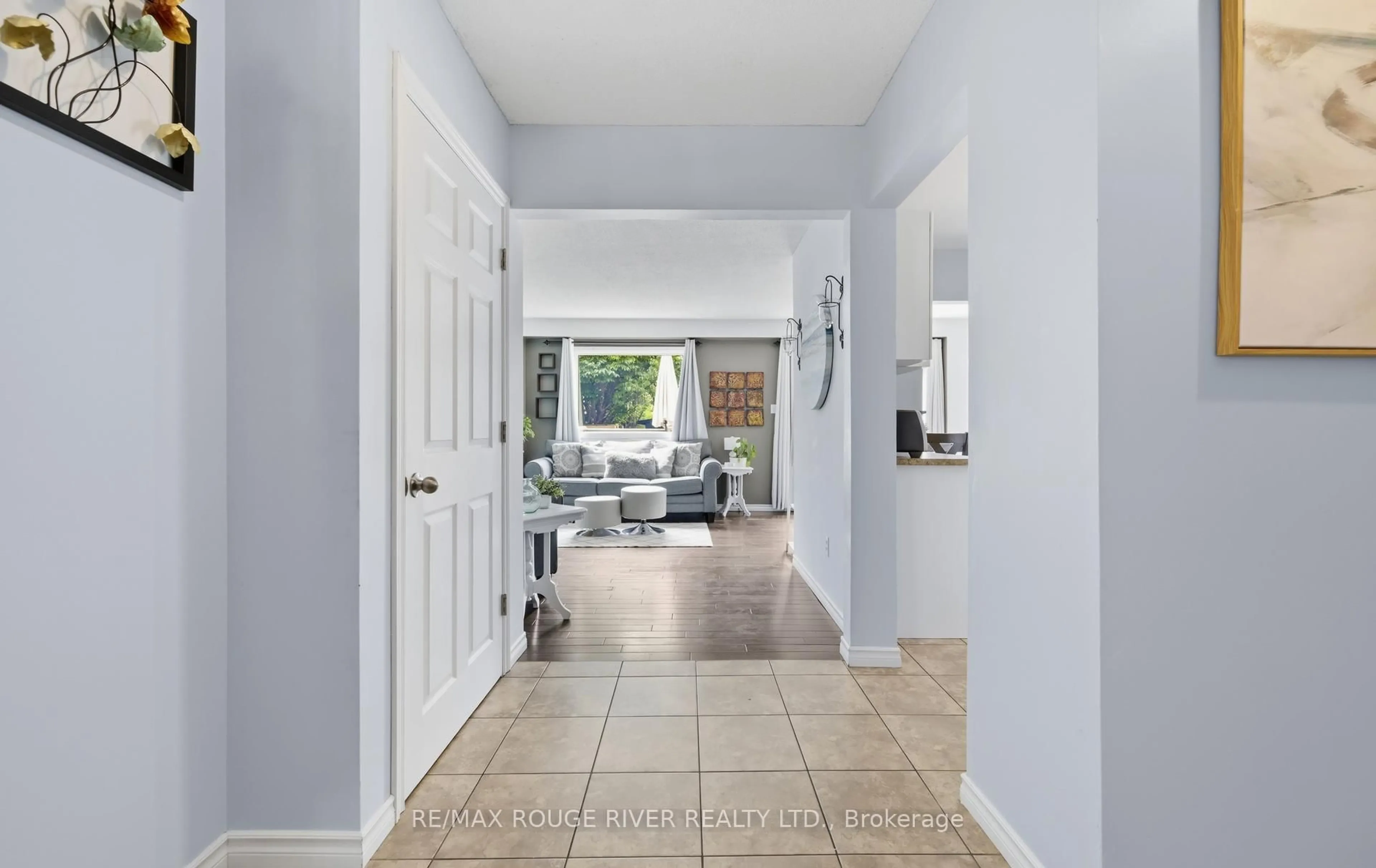 Indoor entryway for 54 Firwood Ave, Clarington Ontario L1E 1R6