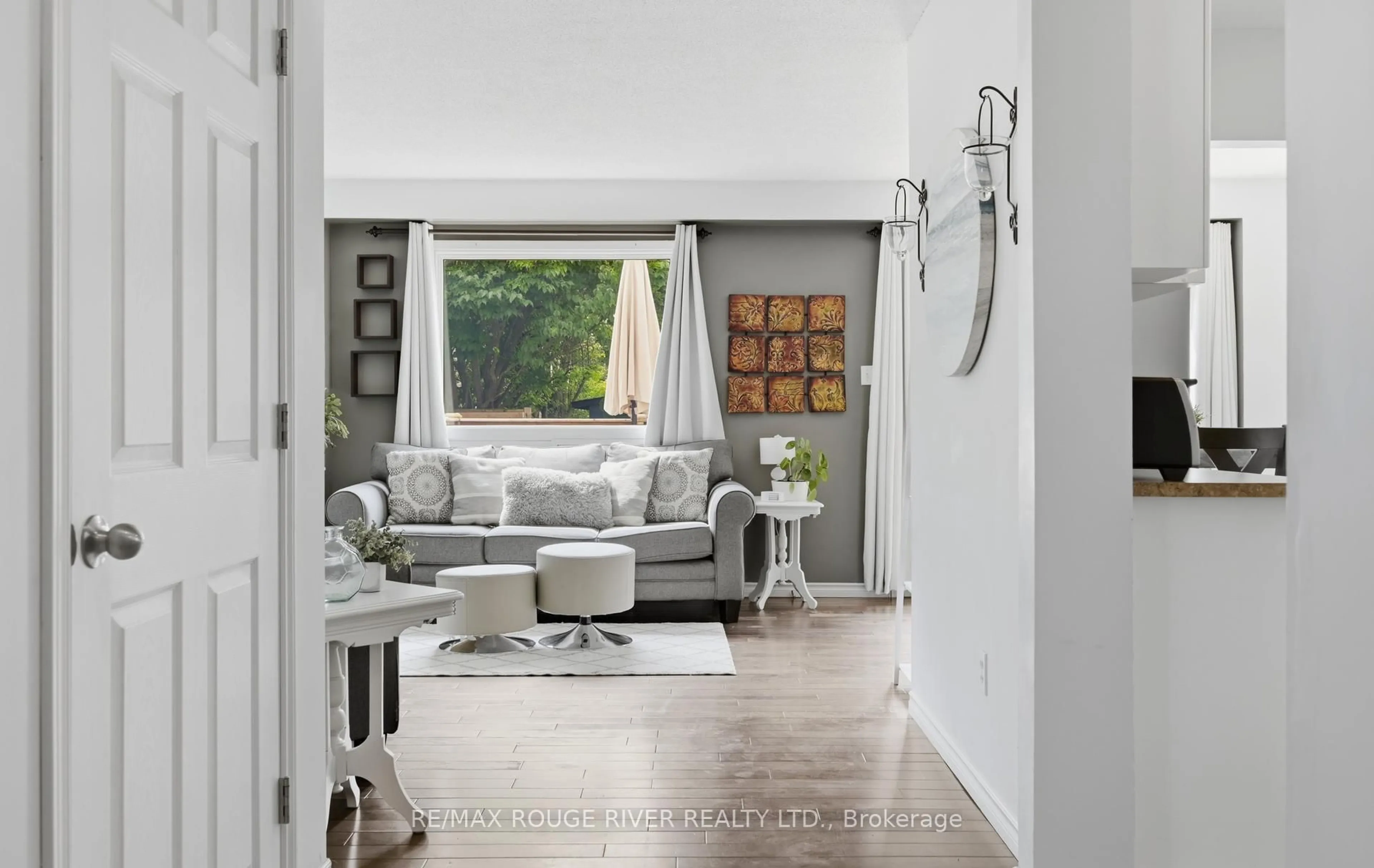 Living room with furniture, unknown for 54 Firwood Ave, Clarington Ontario L1E 1R6