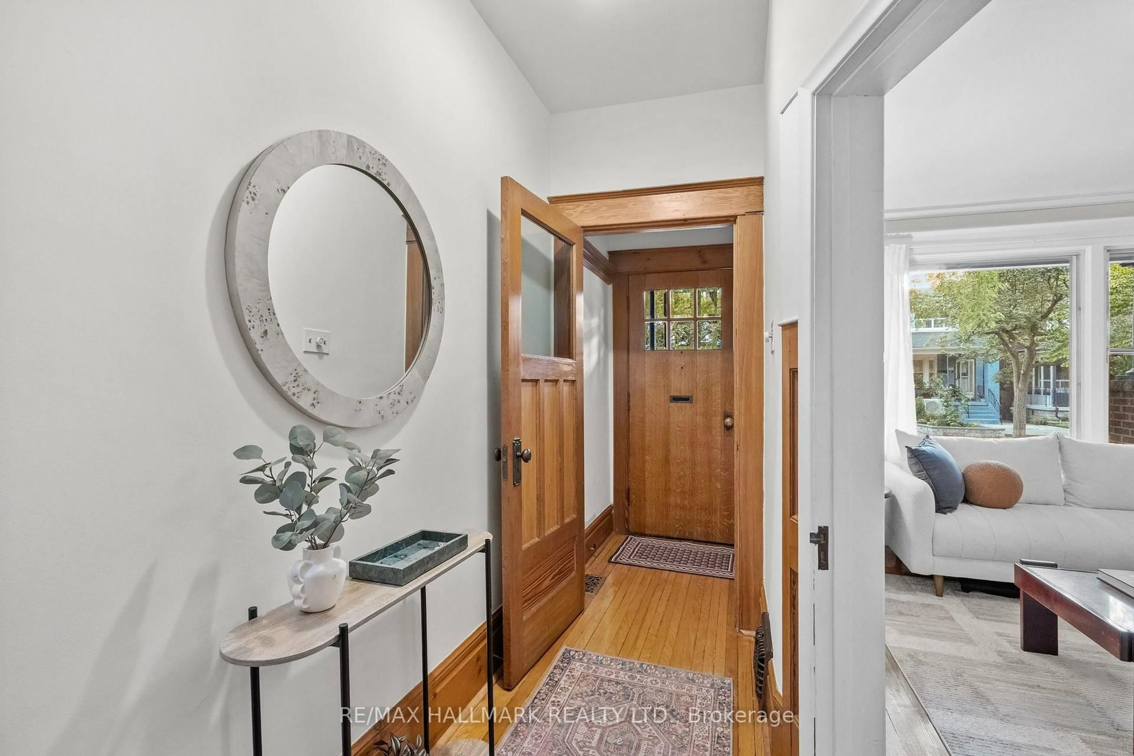 Indoor entryway for 159 Gillard Ave, Toronto Ontario M4J 4N7