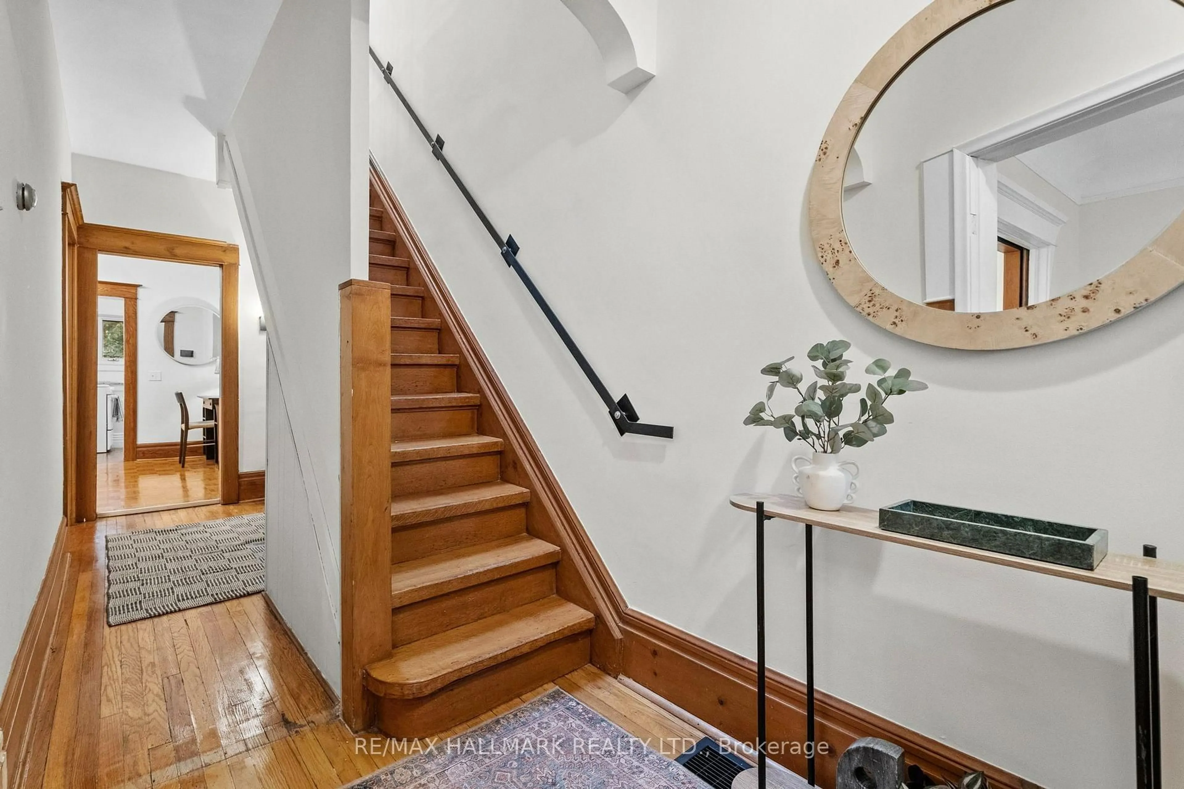 Indoor entryway for 159 Gillard Ave, Toronto Ontario M4J 4N7