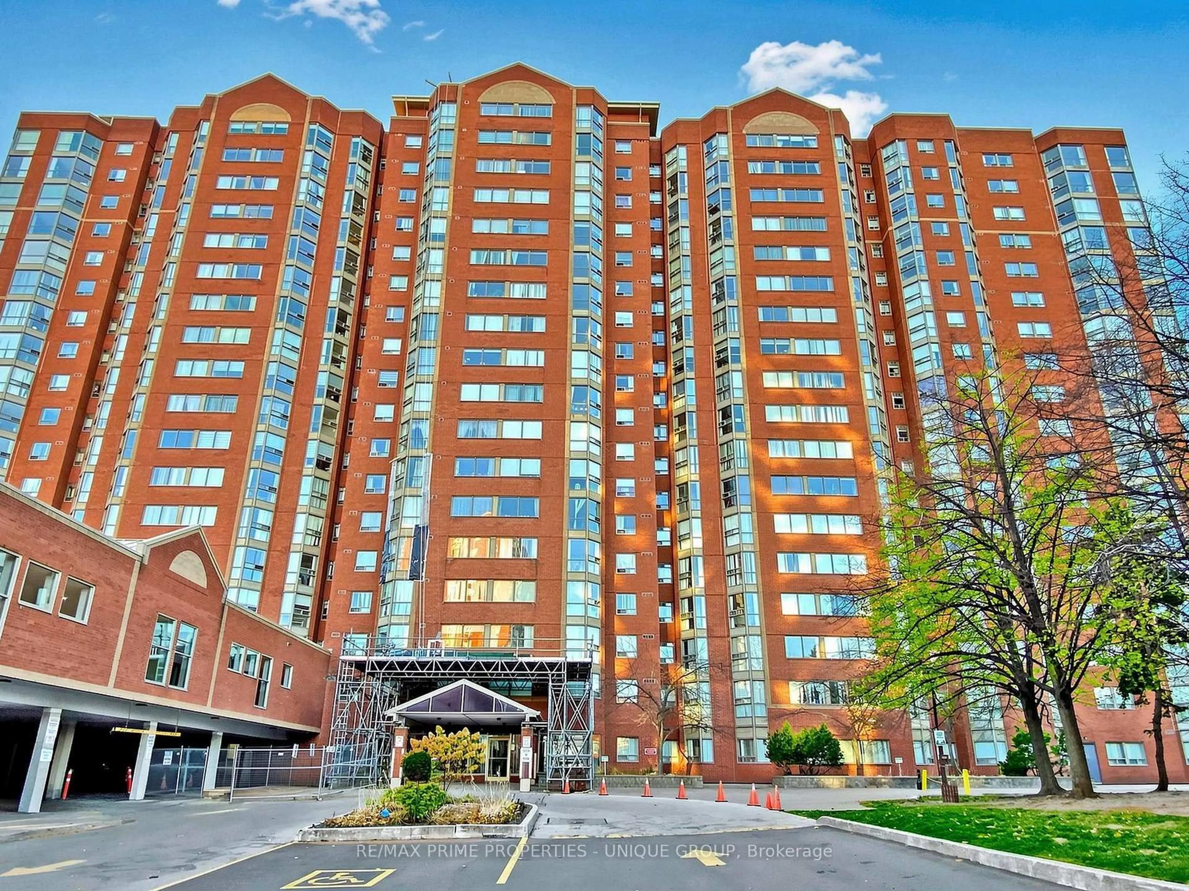 Indoor foyer for 2460 Eglinton Ave #Ph12, Toronto Ontario M1K 5J7