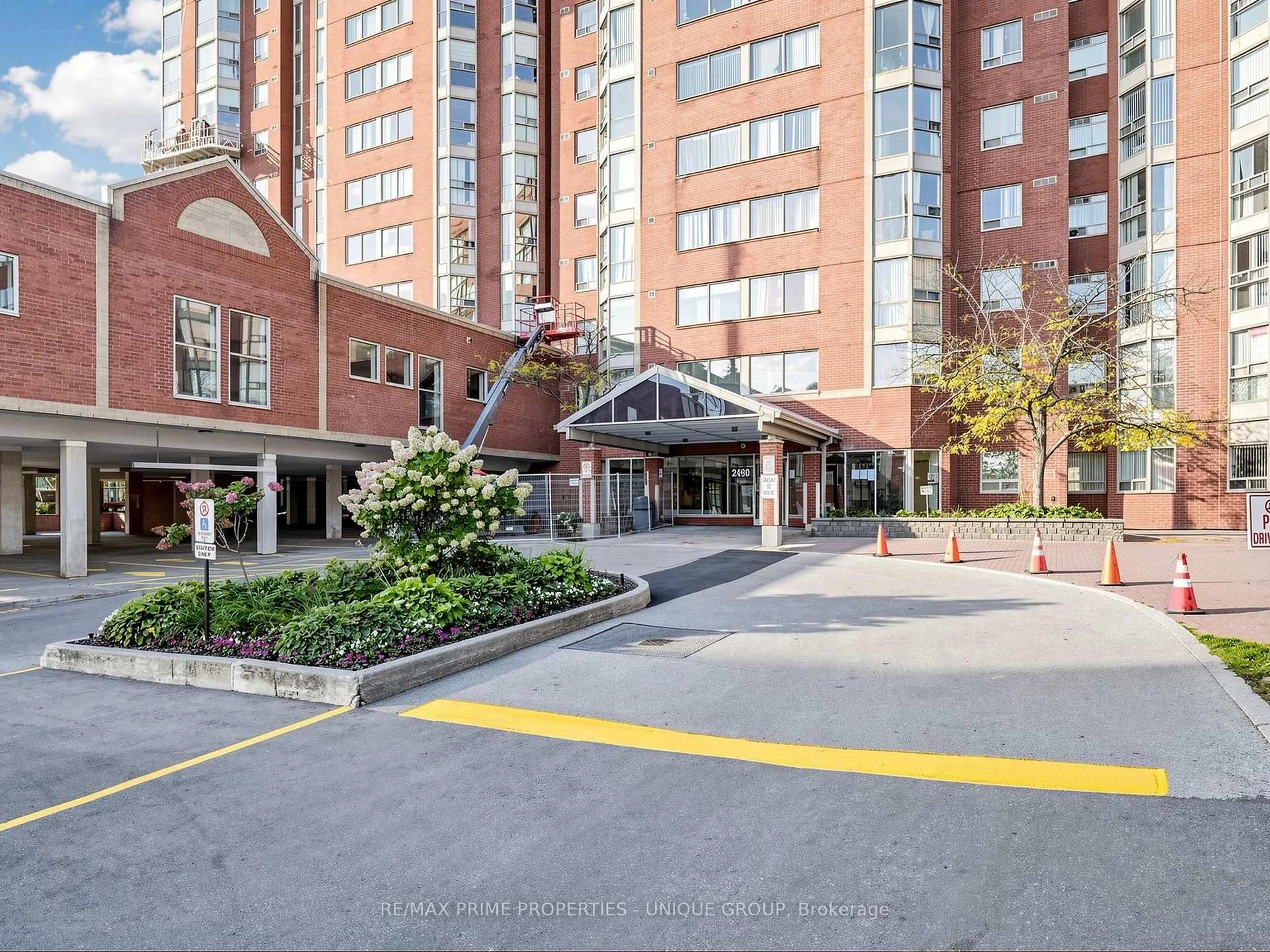 Indoor foyer for 2460 Eglinton Ave #Ph12, Toronto Ontario M1K 5J7