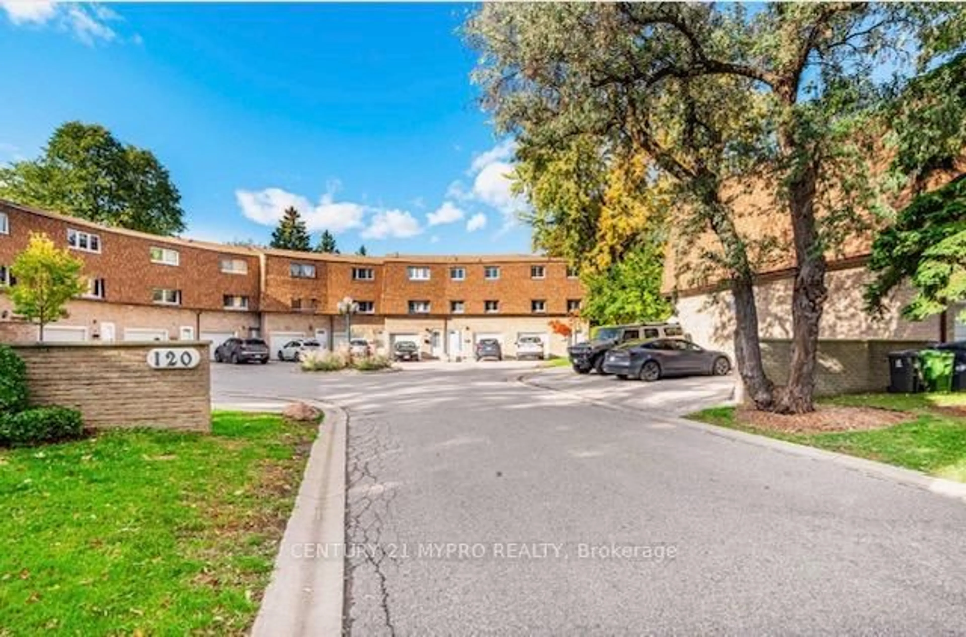 Patio, street for 120 Beverly Glen Blvd ##61, Toronto Ontario M1W 1W6
