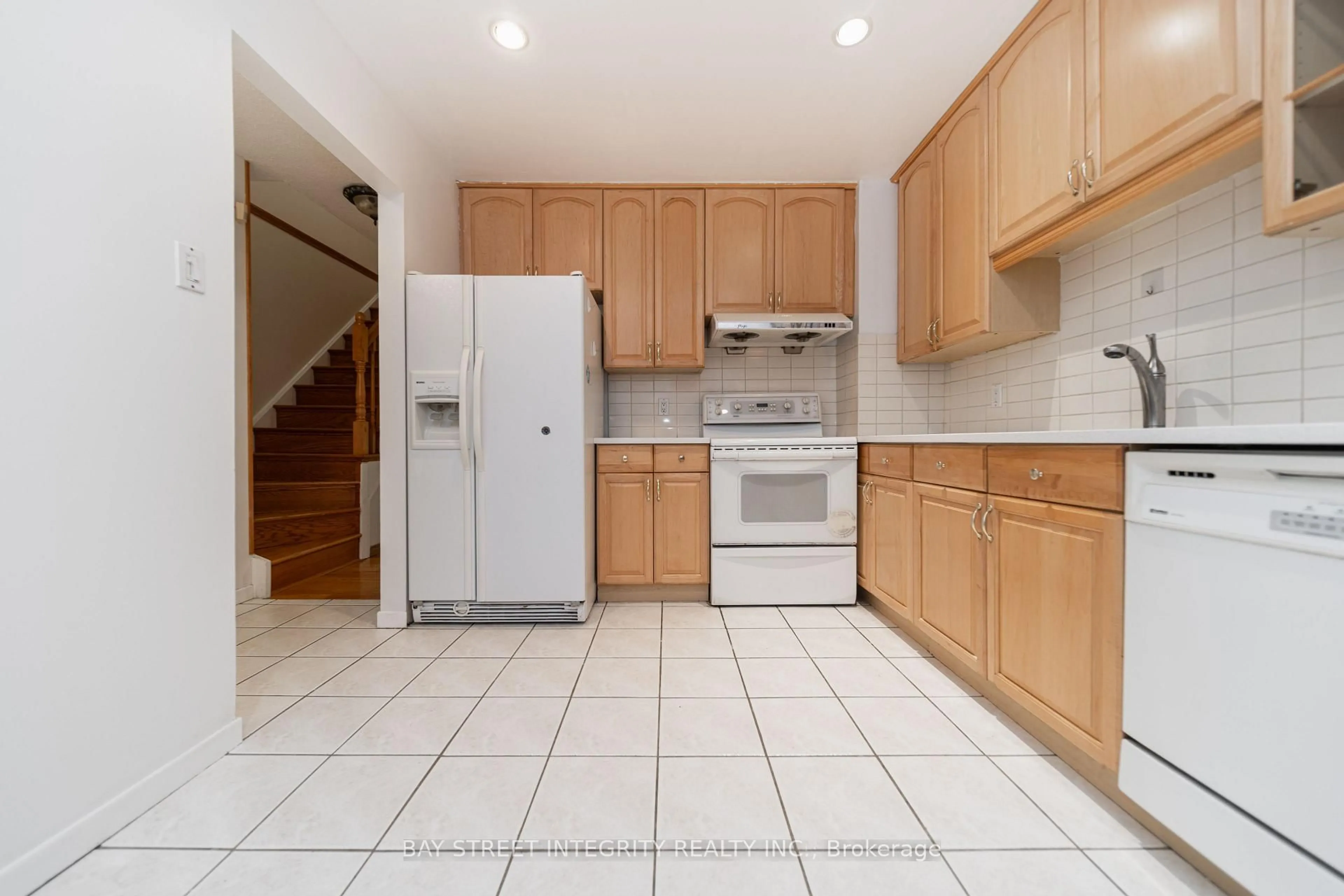Standard kitchen, ceramic/tile floor for 6 Sandy Haven Dr, Toronto Ontario M1W 3H9