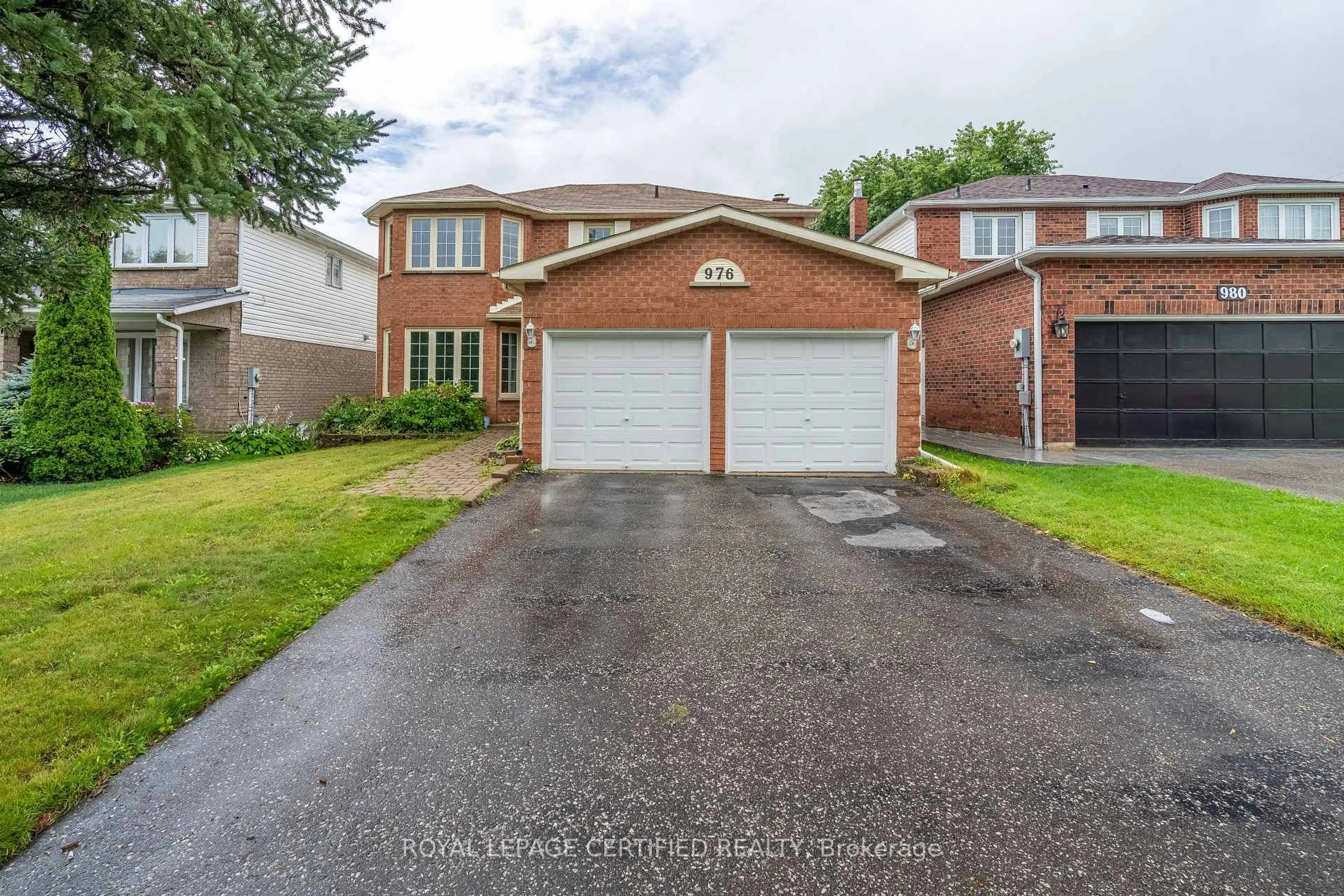 Home with brick exterior material, street for 976 Grandview St, Oshawa Ontario L1K 2E3