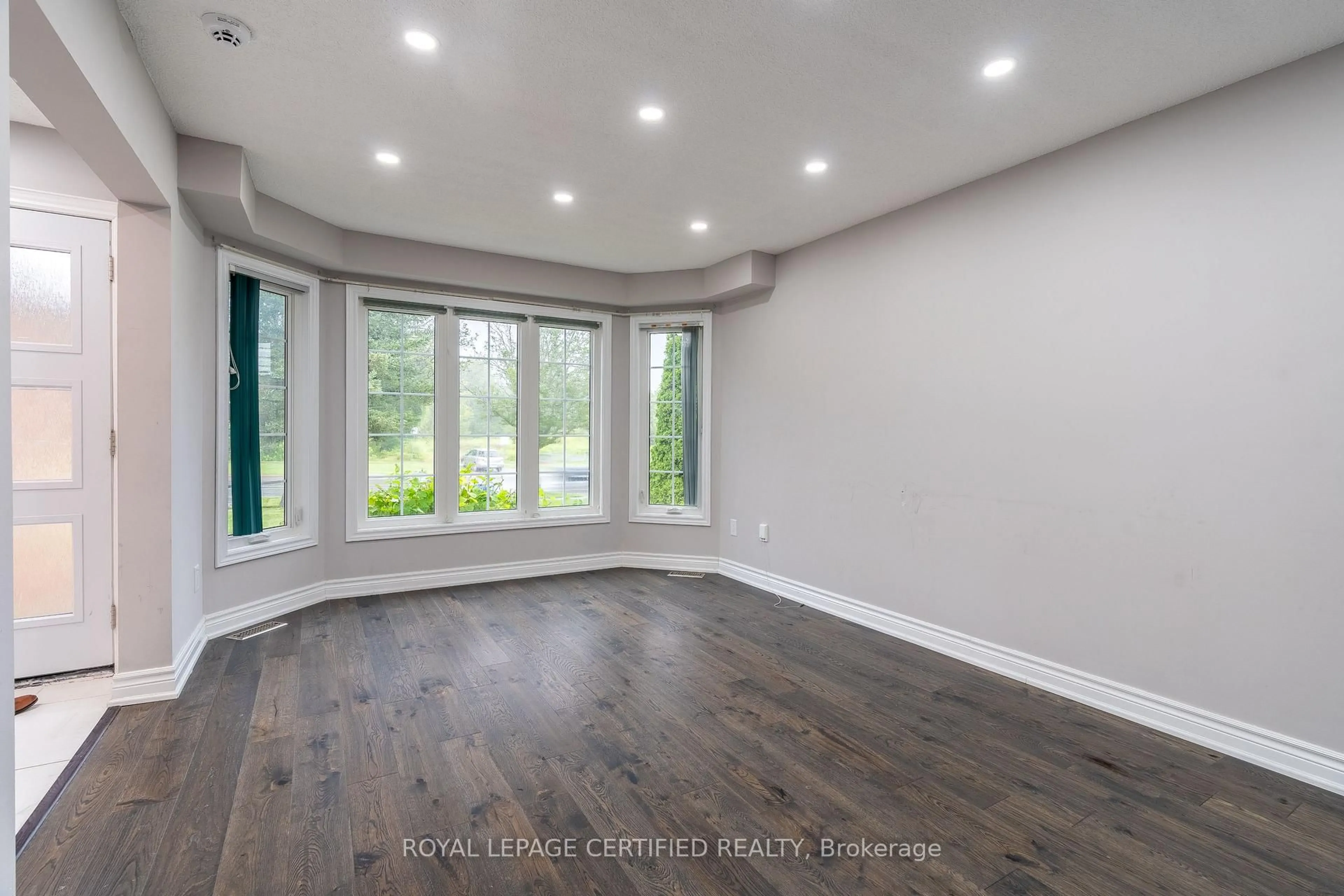 A pic of a room for 976 Grandview St, Oshawa Ontario L1K 2E3