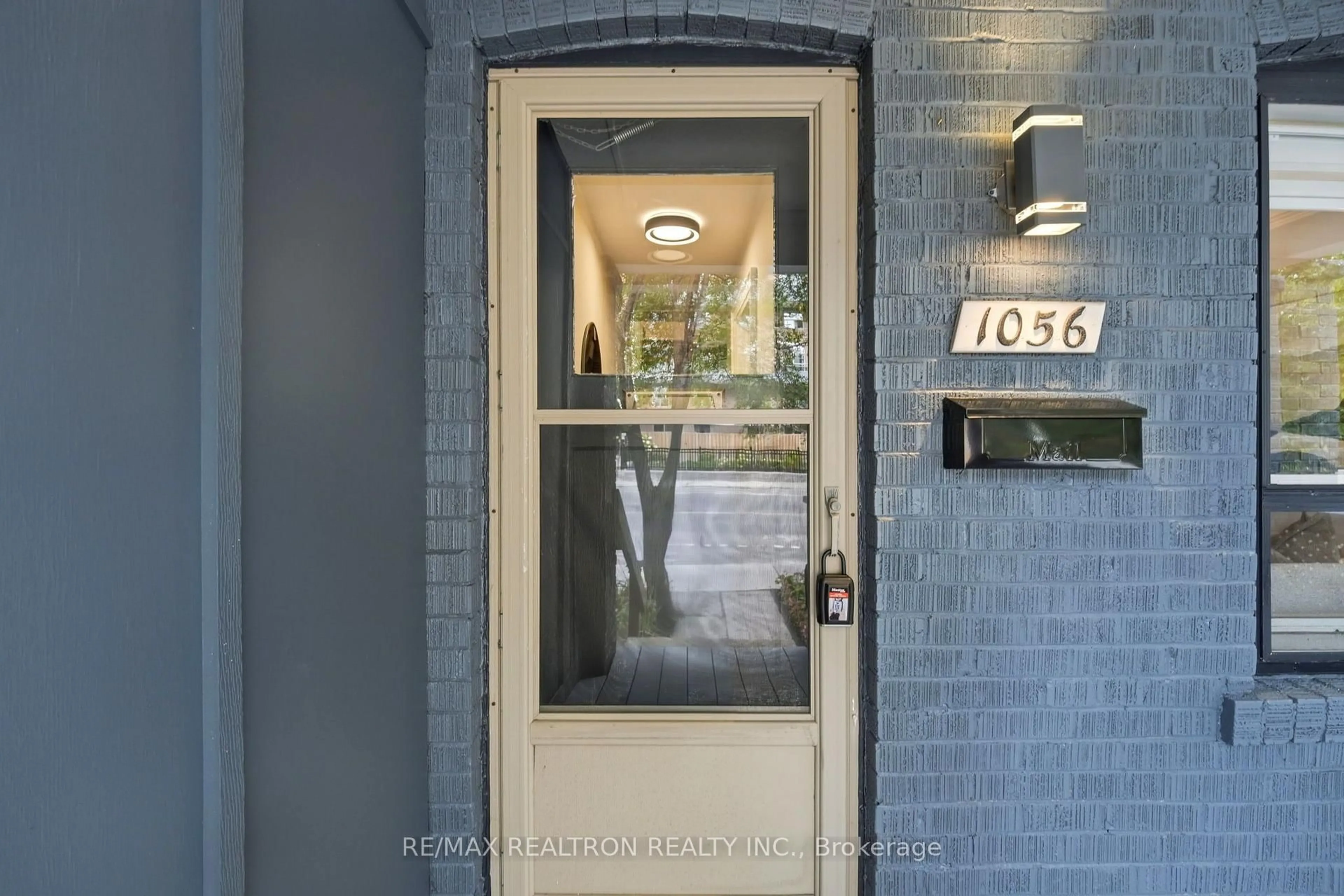 Indoor entryway for 1056 Woodbine Ave, Toronto Ontario M4C 4C5