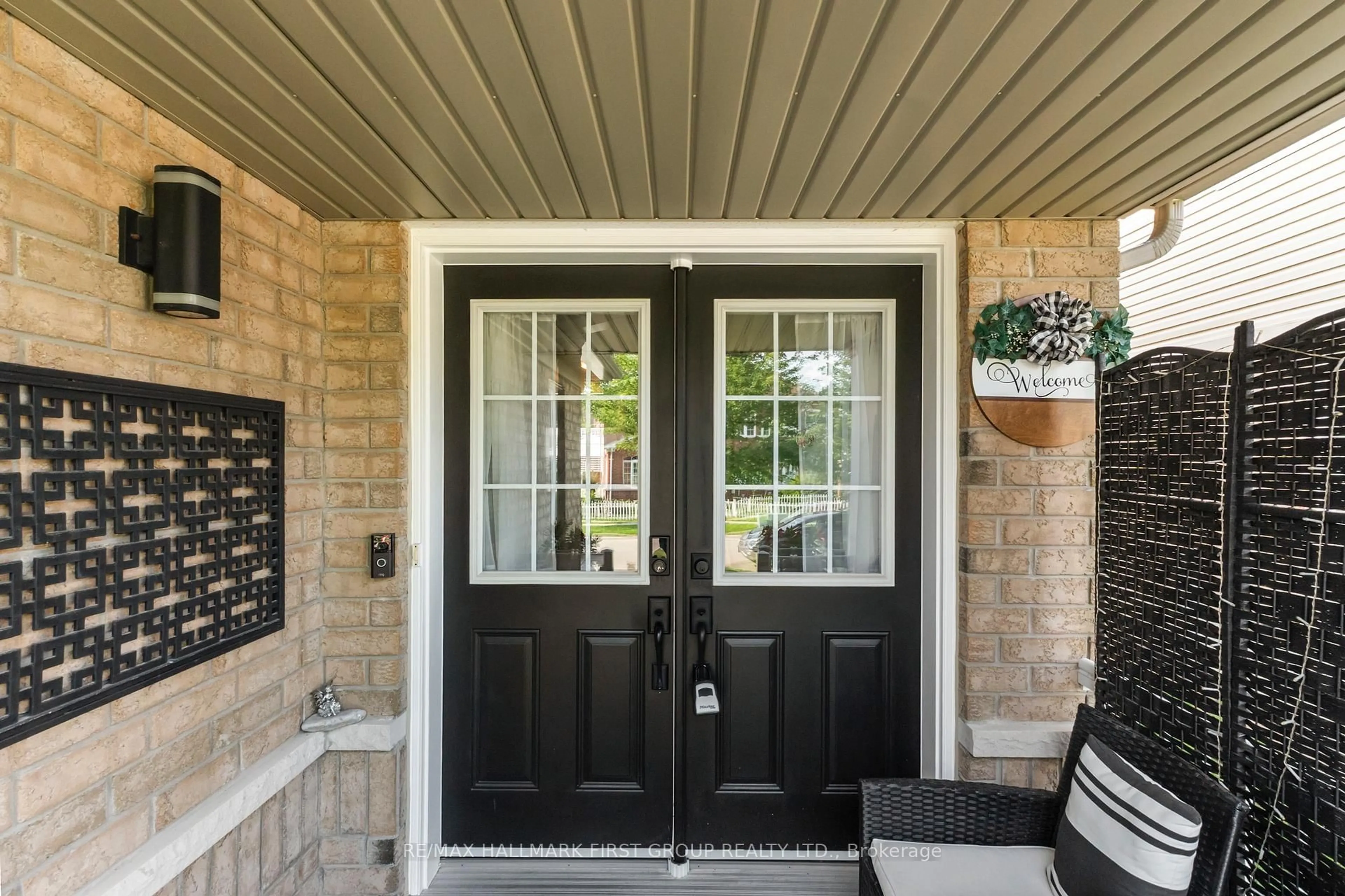 Indoor entryway for 96 Redfern Cres, Clarington Ontario L1C 0K1