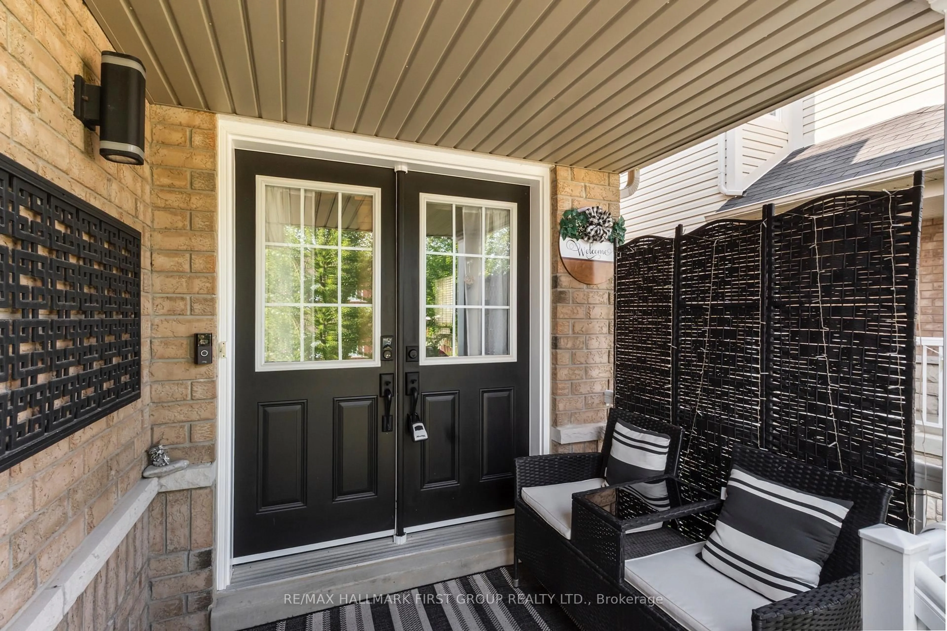Indoor entryway for 96 Redfern Cres, Clarington Ontario L1C 0K1