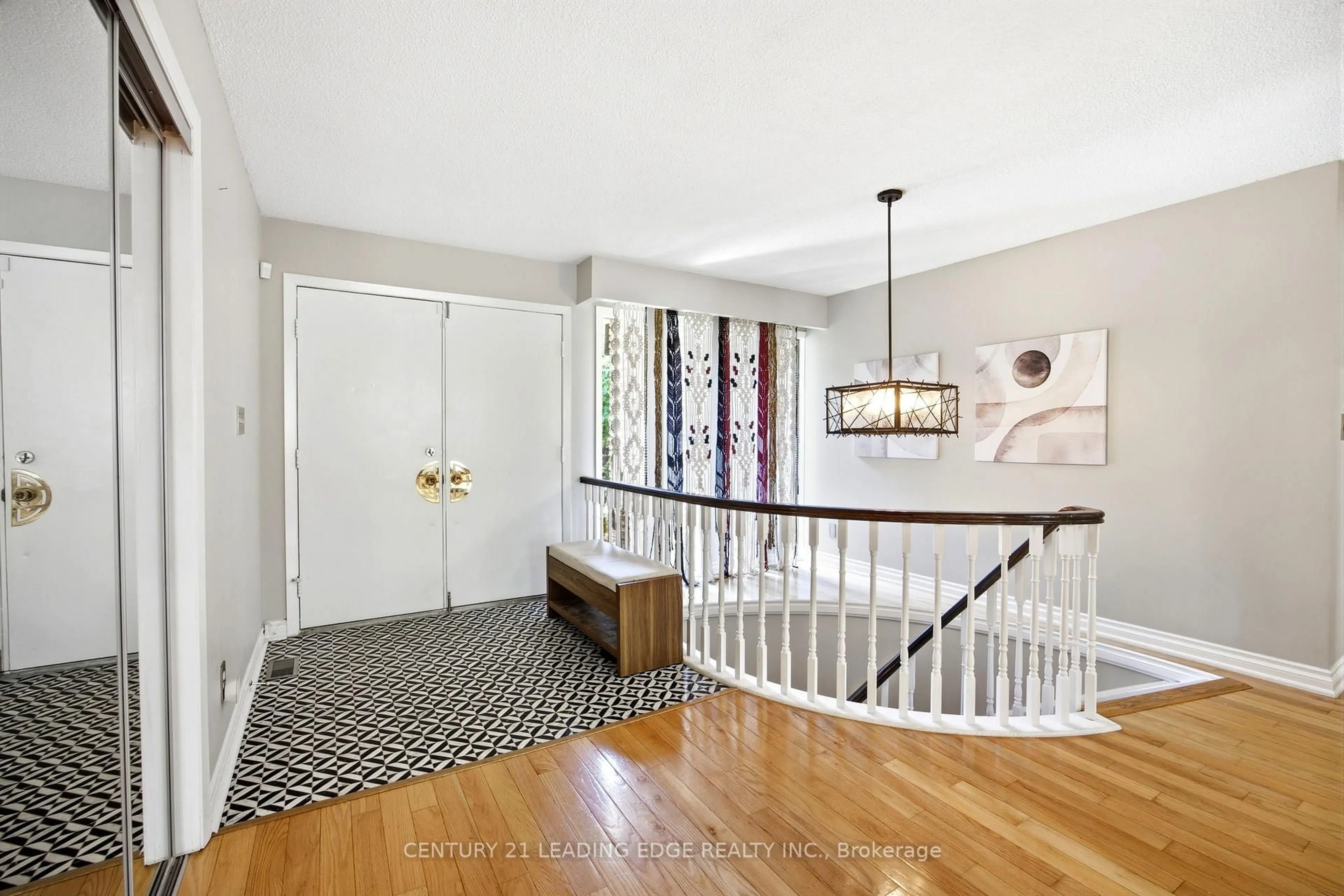 Indoor entryway for 128 Marica Ave, Oshawa Ontario L1G 3G8