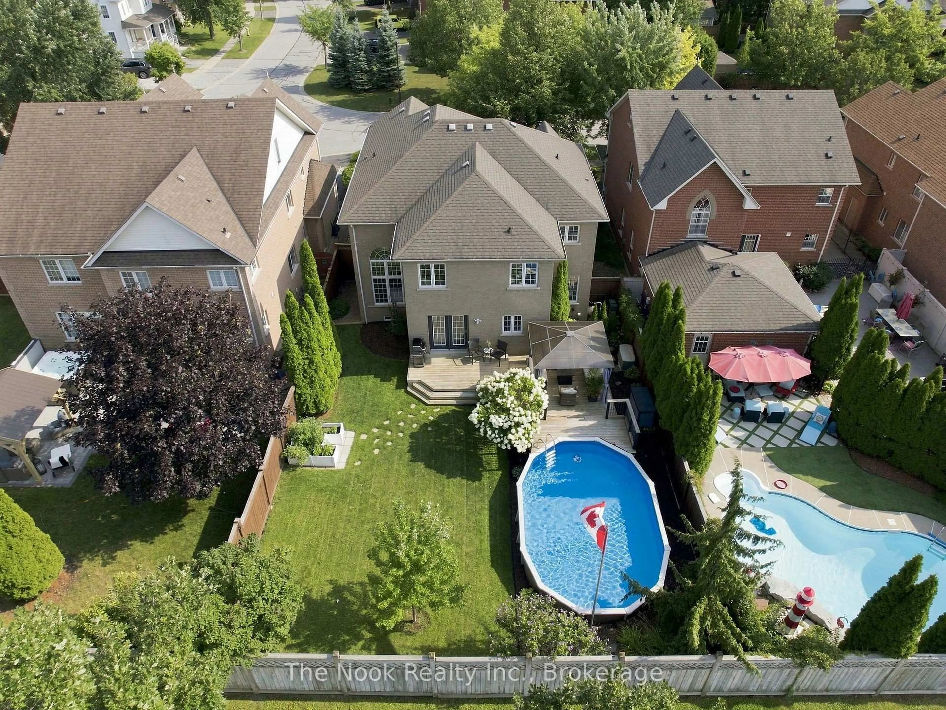 A pic from outside/outdoor area/front of a property/back of a property/a pic from drone, street for 41 Dopp Cres, Whitby Ontario L1M 2E5
