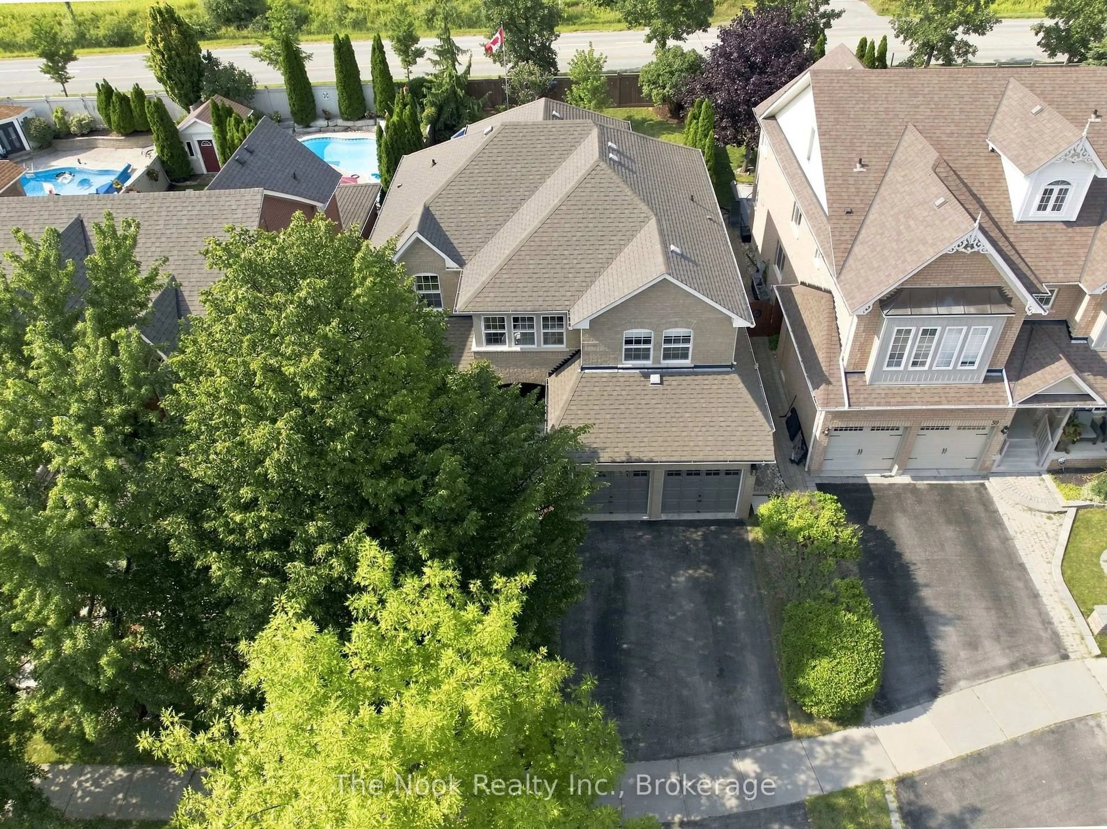 A pic from outside/outdoor area/front of a property/back of a property/a pic from drone, street for 41 Dopp Cres, Whitby Ontario L1M 2E5