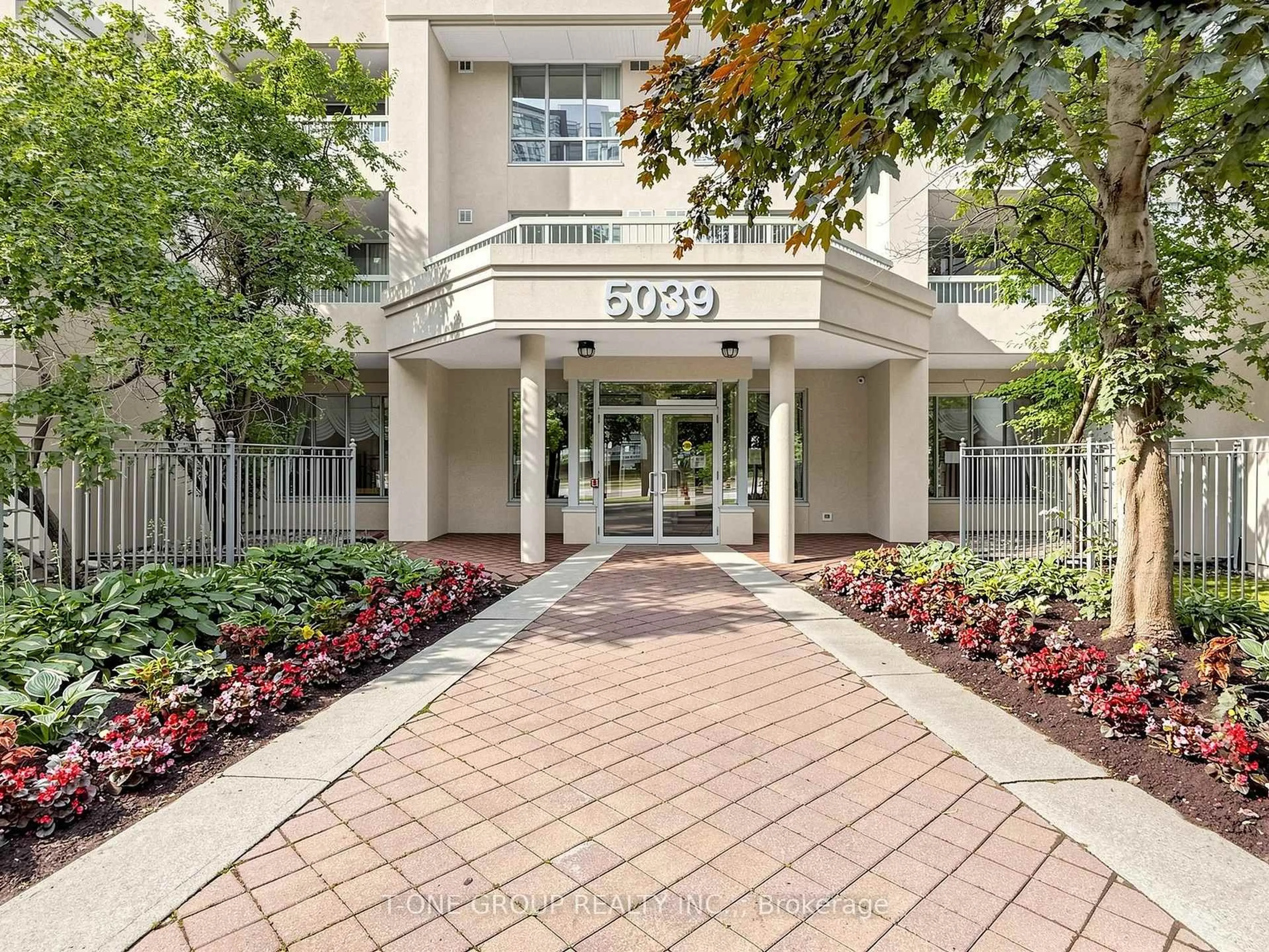 Indoor foyer for 5039 Finch Ave #PH11, Toronto Ontario M1S 5L6