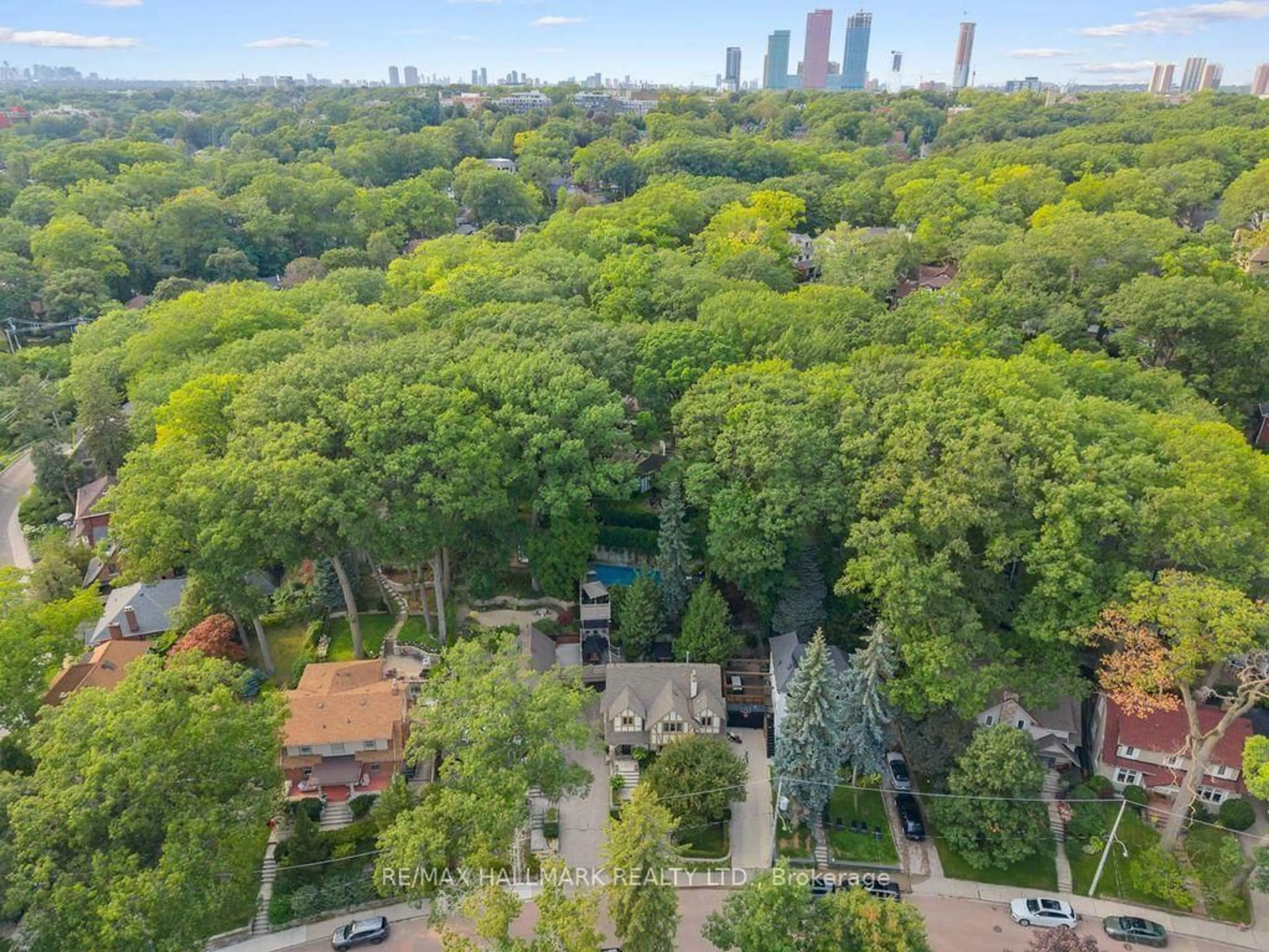 A pic from outside/outdoor area/front of a property/back of a property/a pic from drone, city buildings view from balcony for 14 Pine Cres, Toronto Ontario M4E 1L2