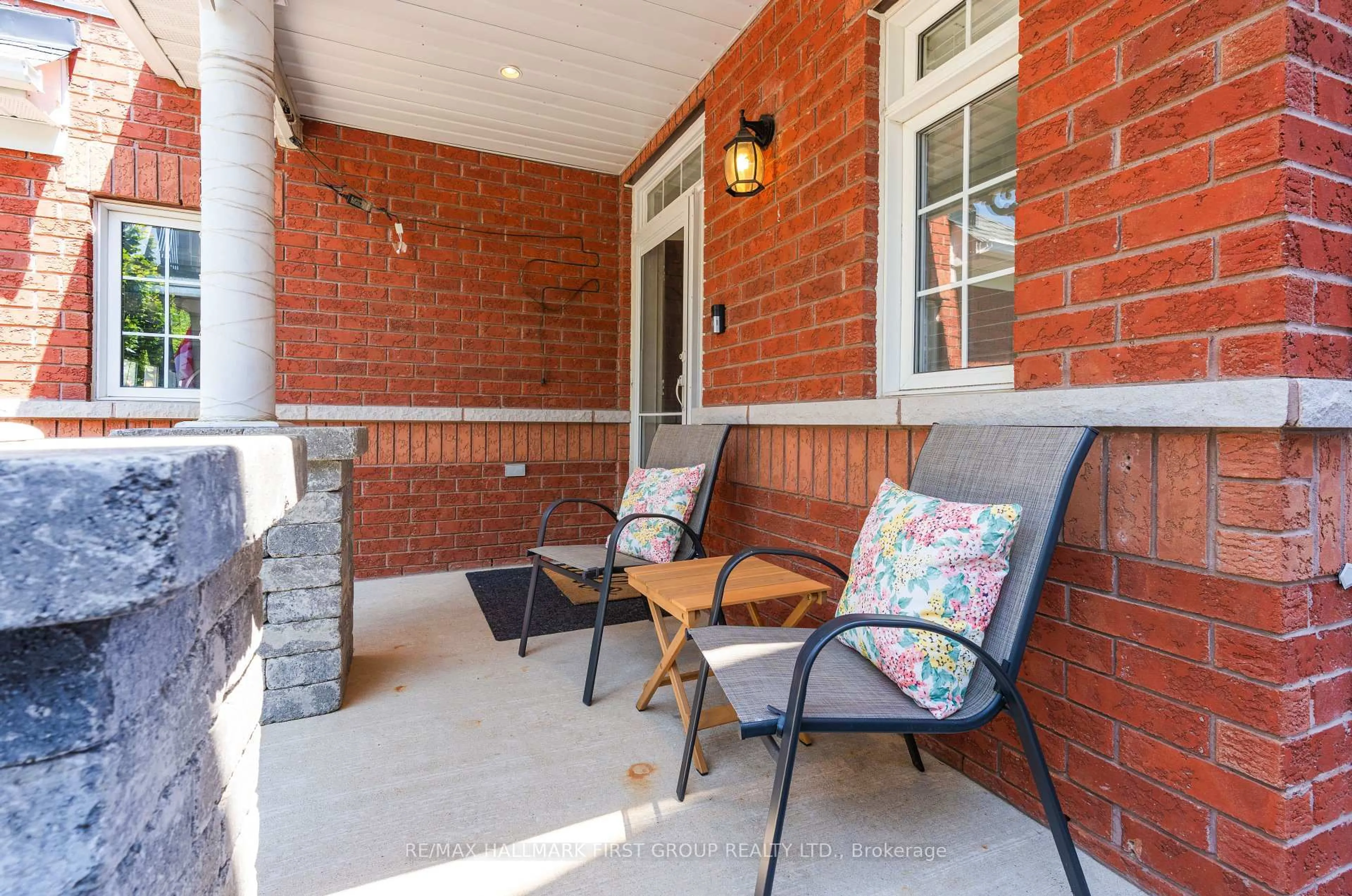 Patio, street for 15 Hesham Dr, Whitby Ontario L1M 2J9