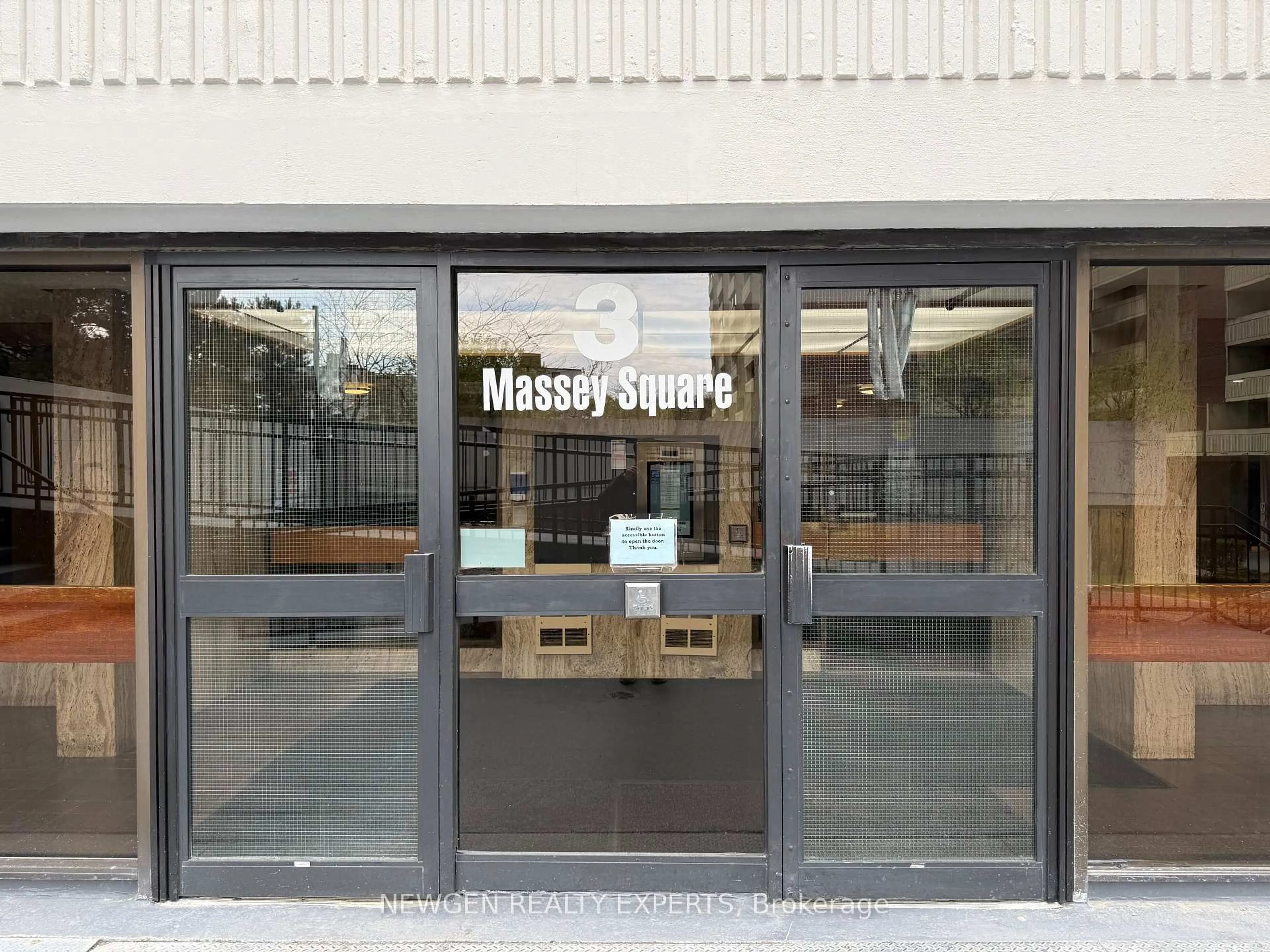 Indoor entryway for 3 Massey Sq #502, Toronto Ontario M4C 5L5