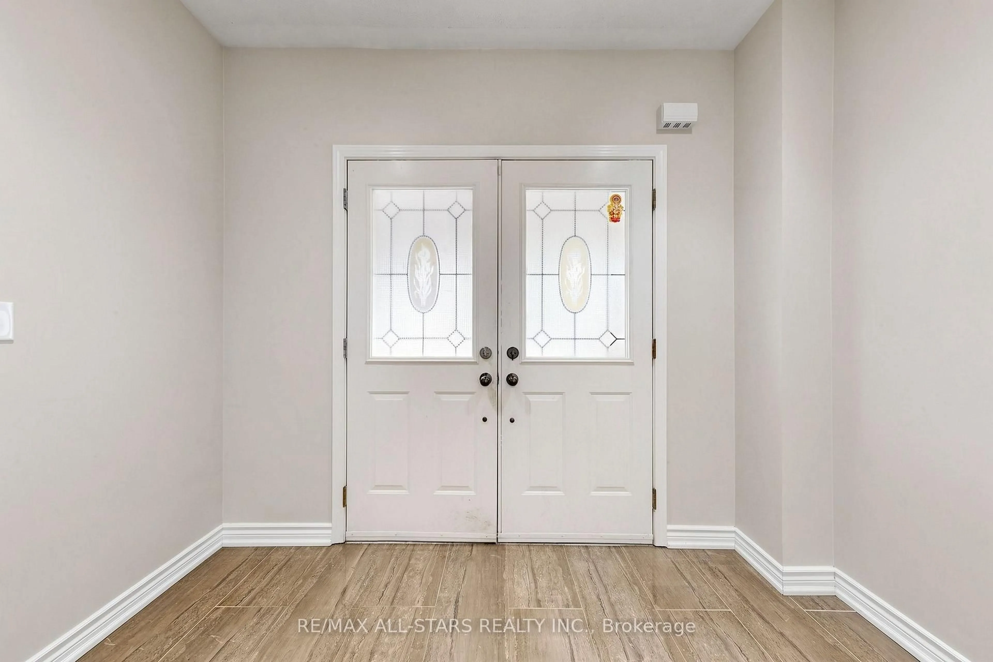 Indoor entryway for 13 Boulderbrook Dr, Toronto Ontario M1X 2B9
