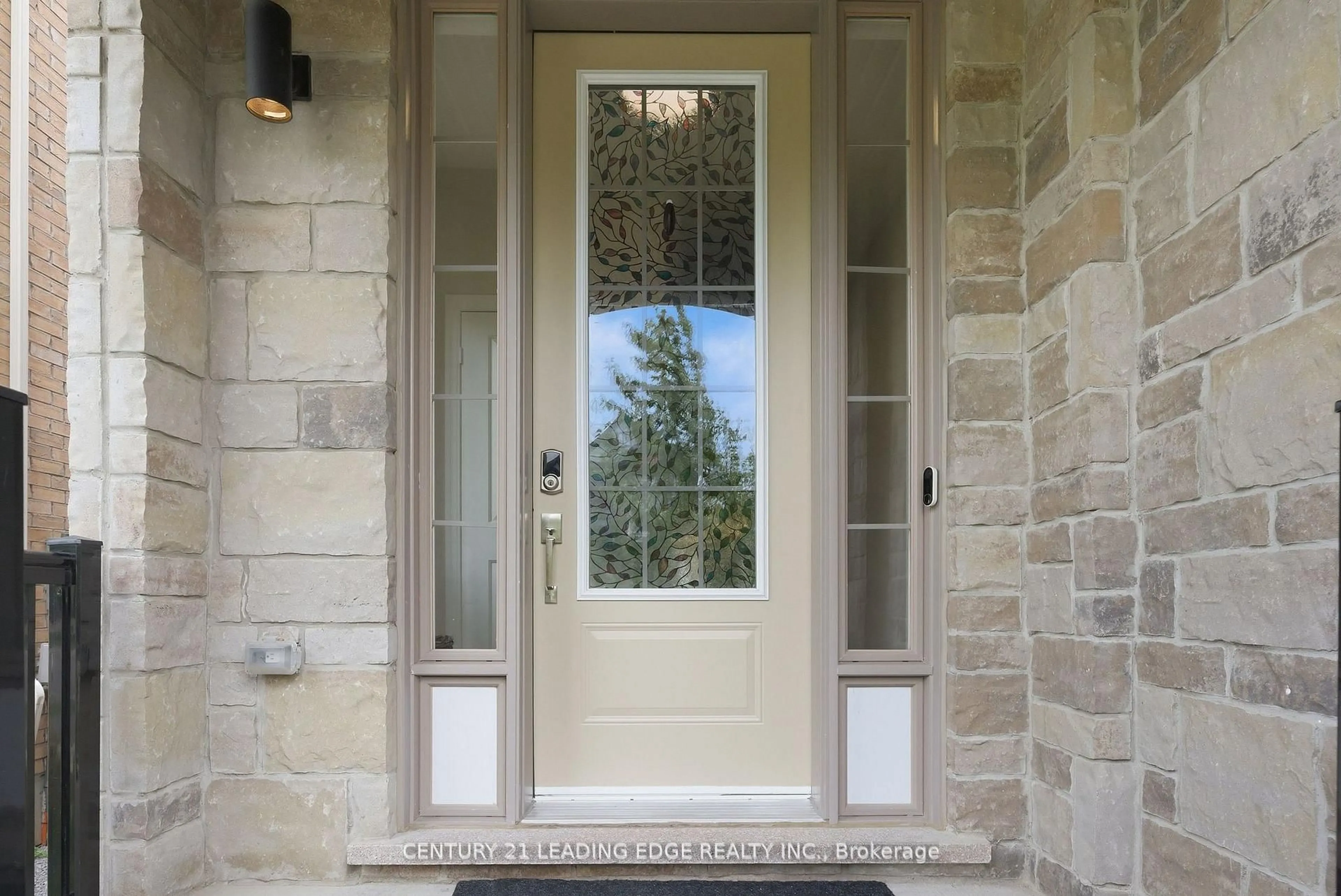 Indoor entryway for 27 Christine Elliott Ave, Whitby Ontario L1P 0B8