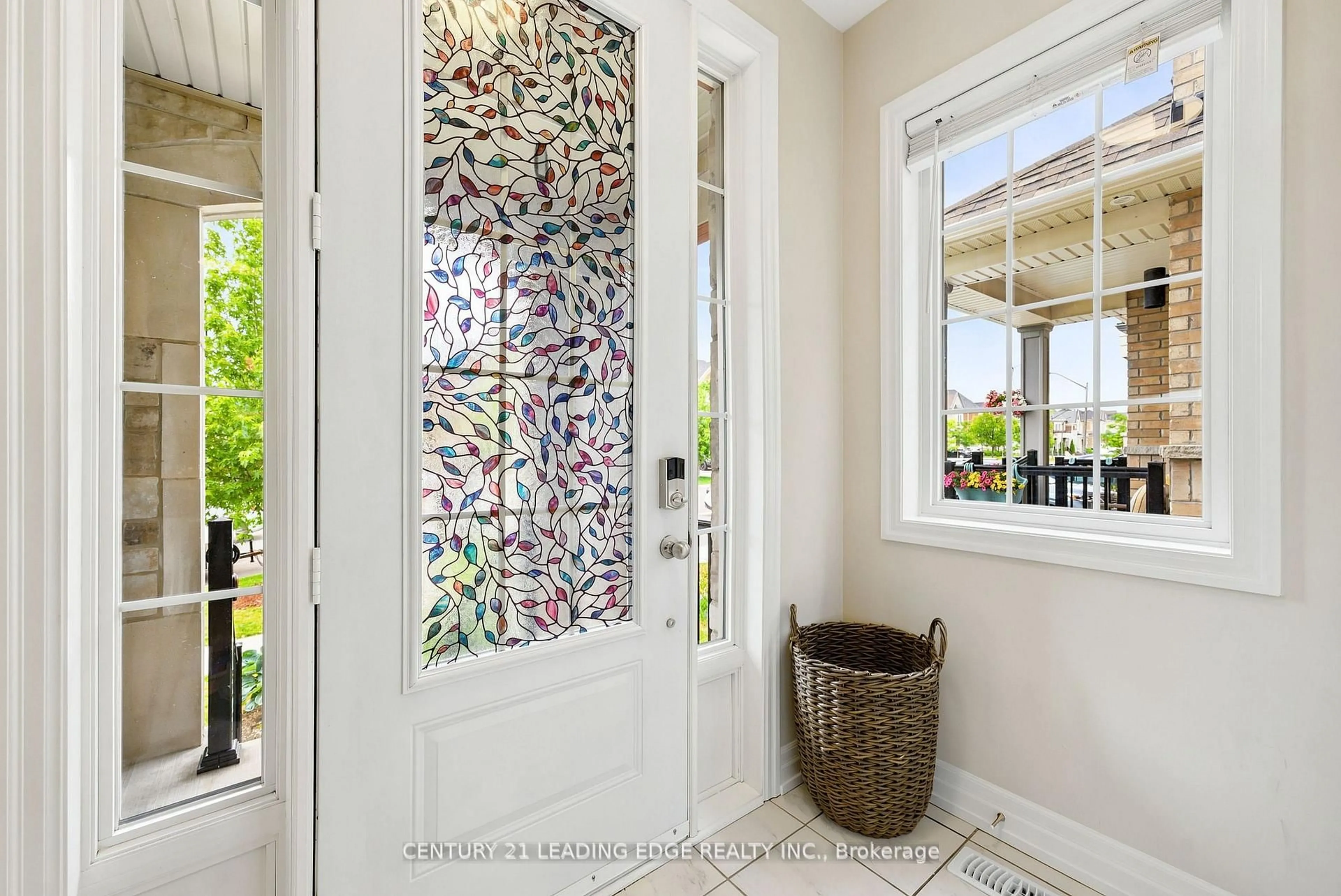 Indoor entryway for 27 Christine Elliott Ave, Whitby Ontario L1P 0B8