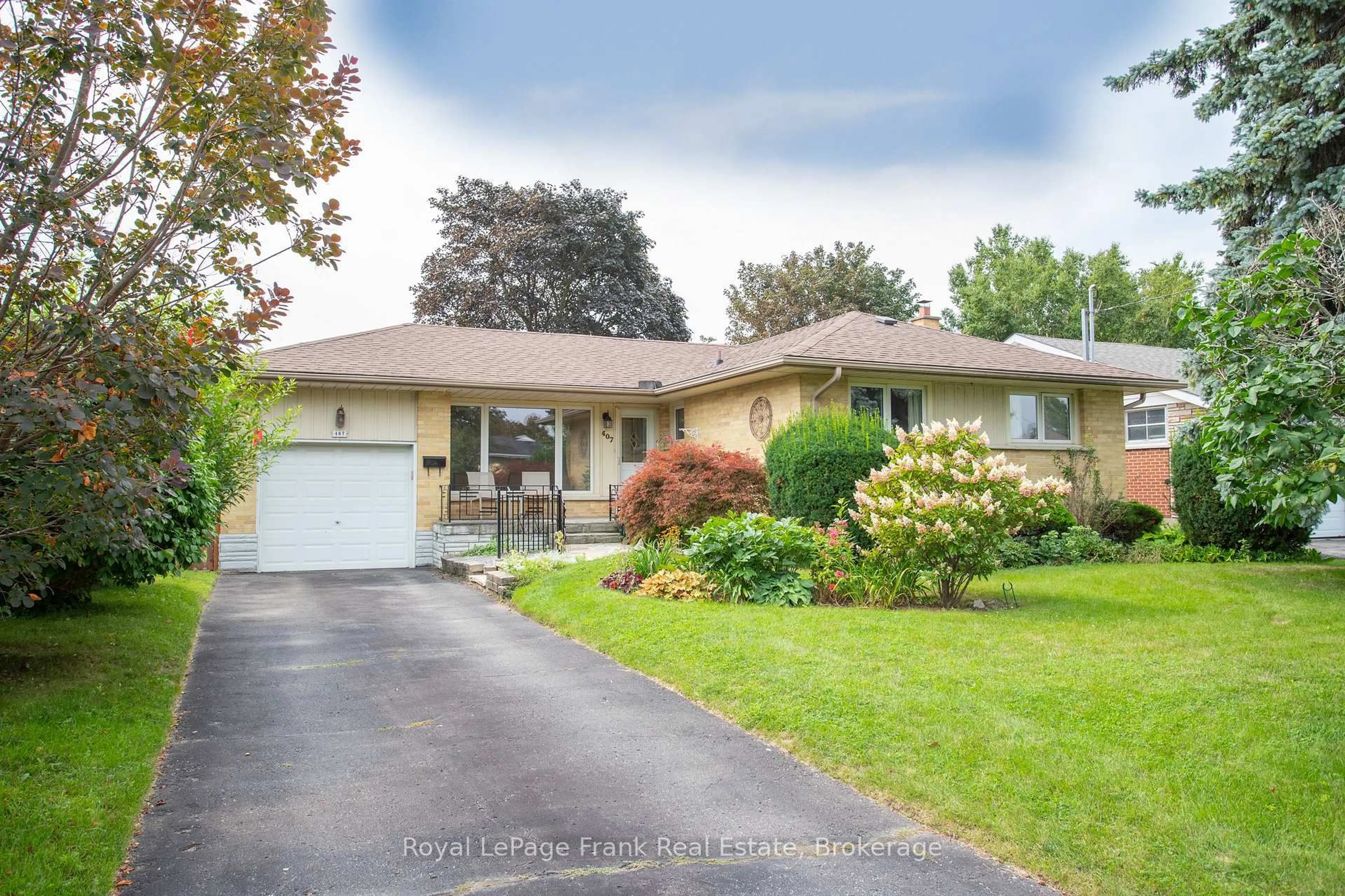 Unknown for 407 Glencastle Ave, Oshawa Ontario L1J 3K7