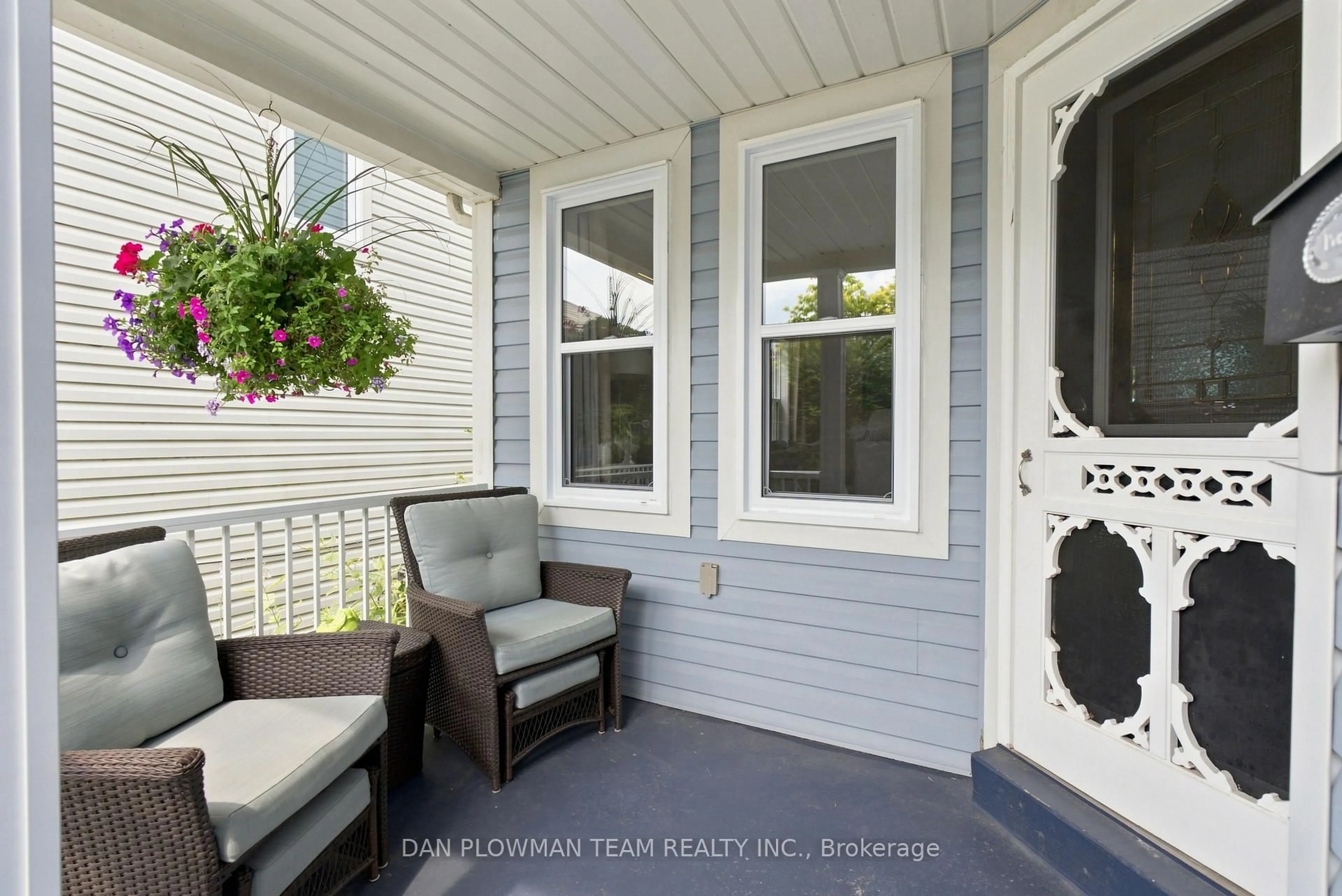 Unknown for 52 Wells Cres, Whitby Ontario L1M 1C9