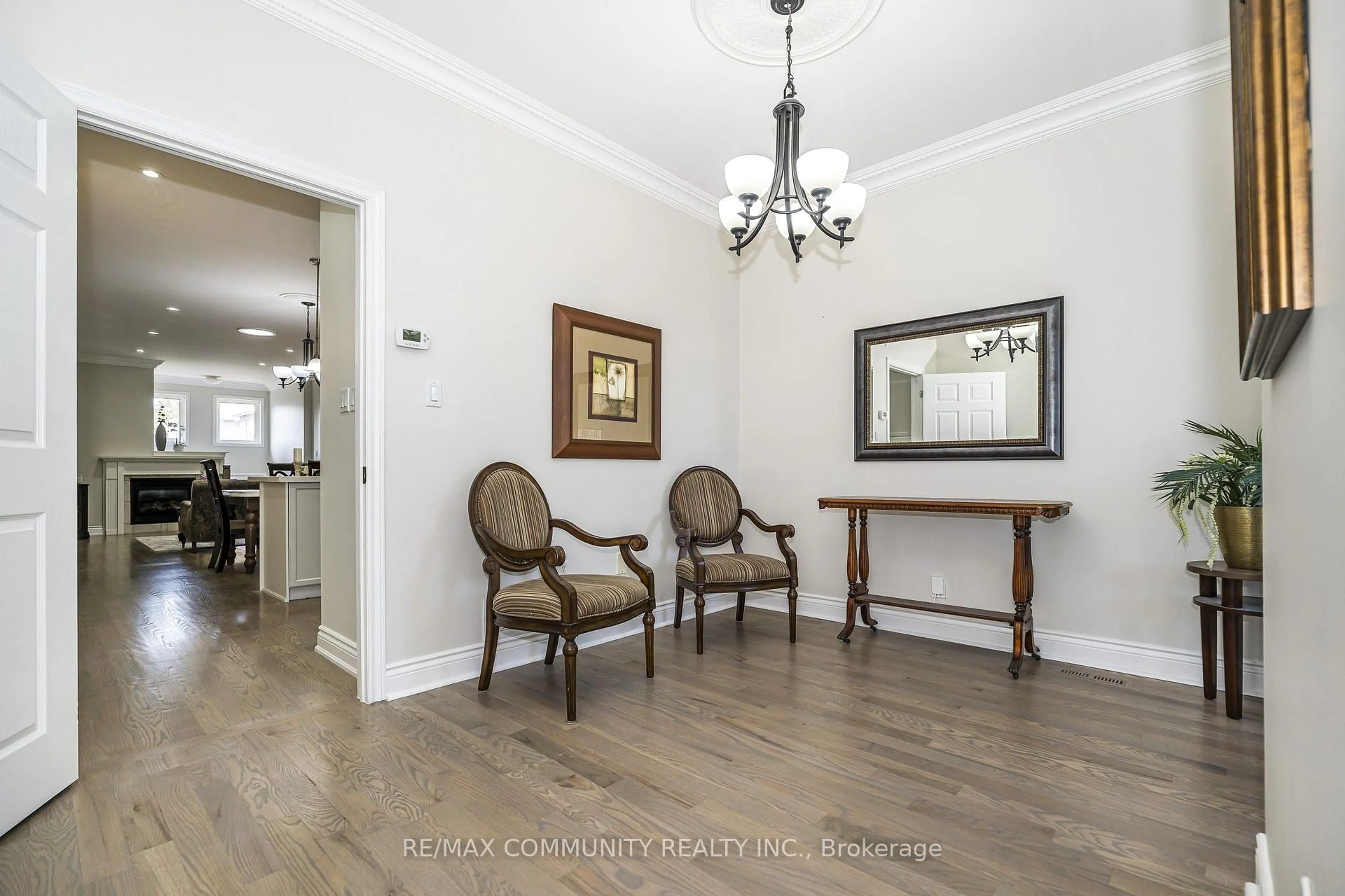 Indoor foyer for 1606 Whitestone Dr, Oshawa Ontario L1K 2R9