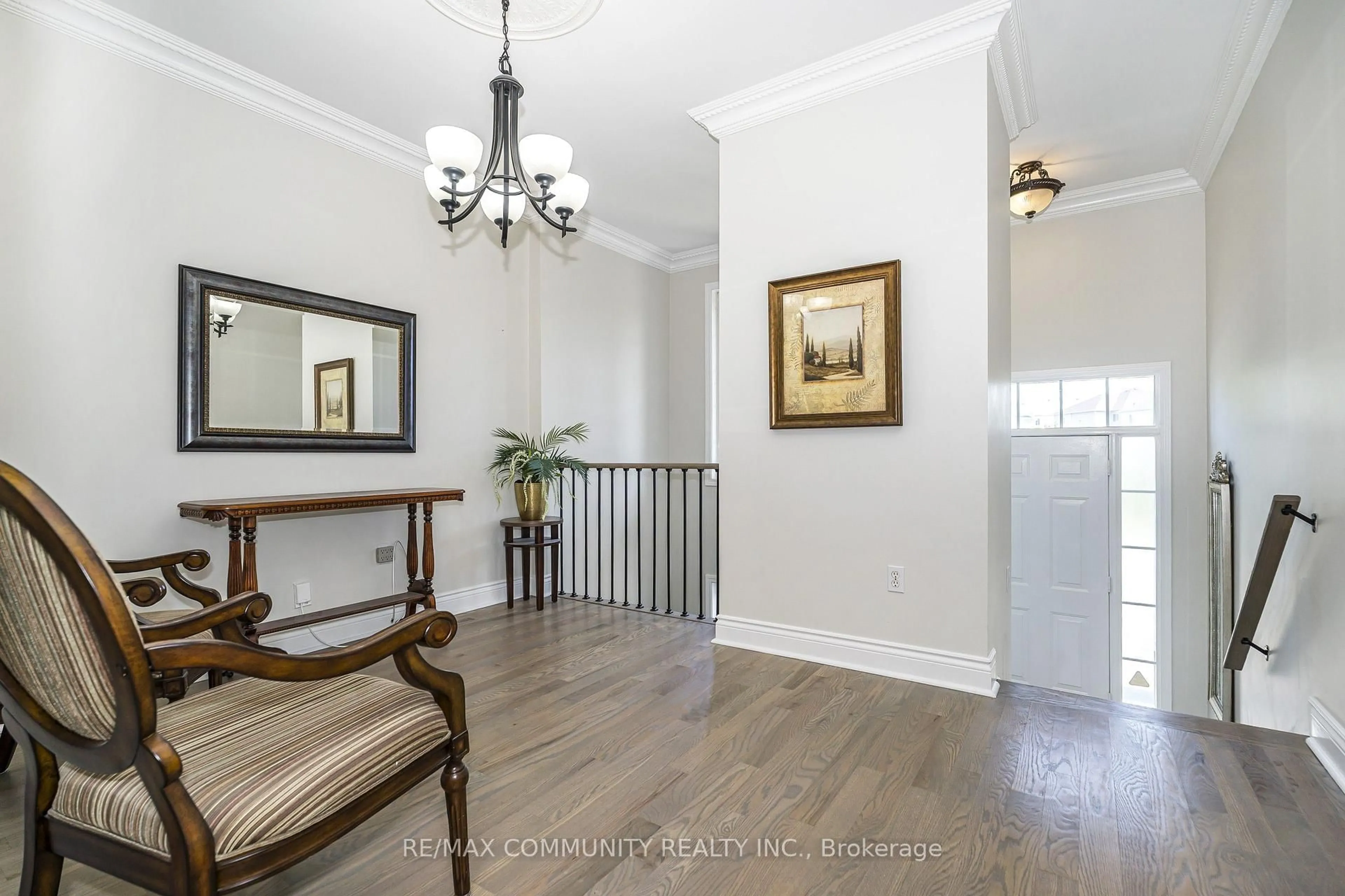 Indoor entryway for 1606 Whitestone Dr, Oshawa Ontario L1K 2R9
