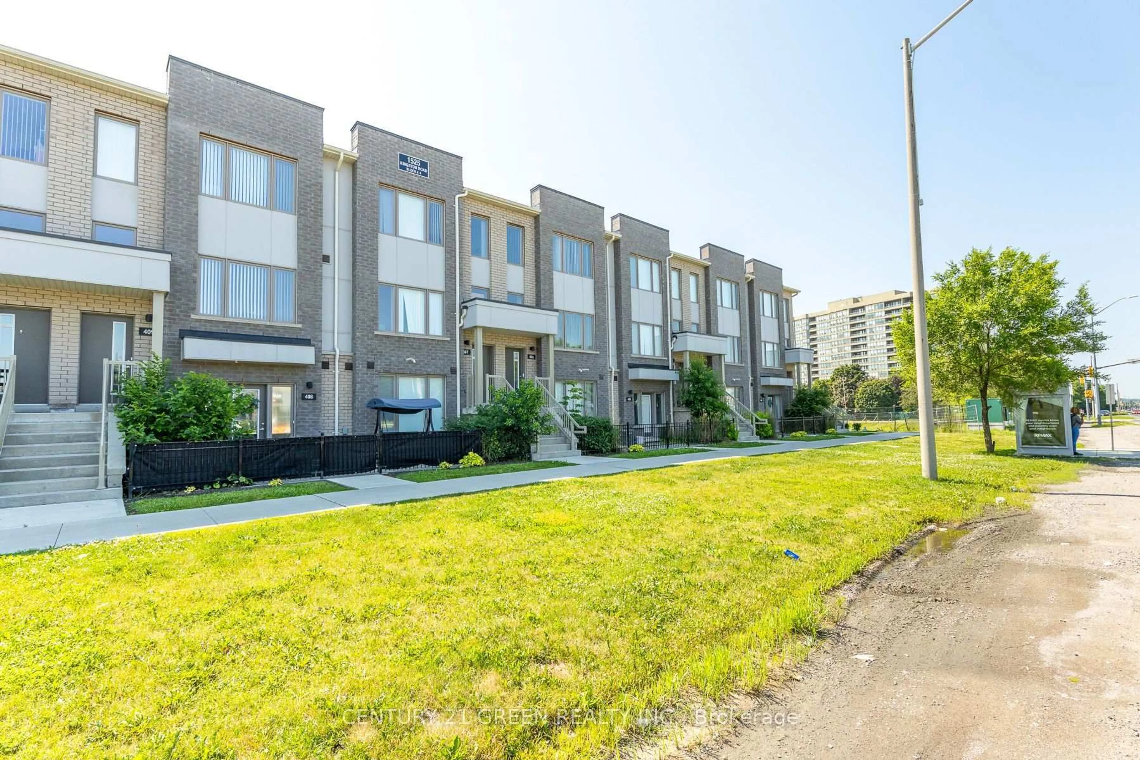 Patio, street for 1525 Kingston Rd #406, Pickering Ontario L1V 0E9