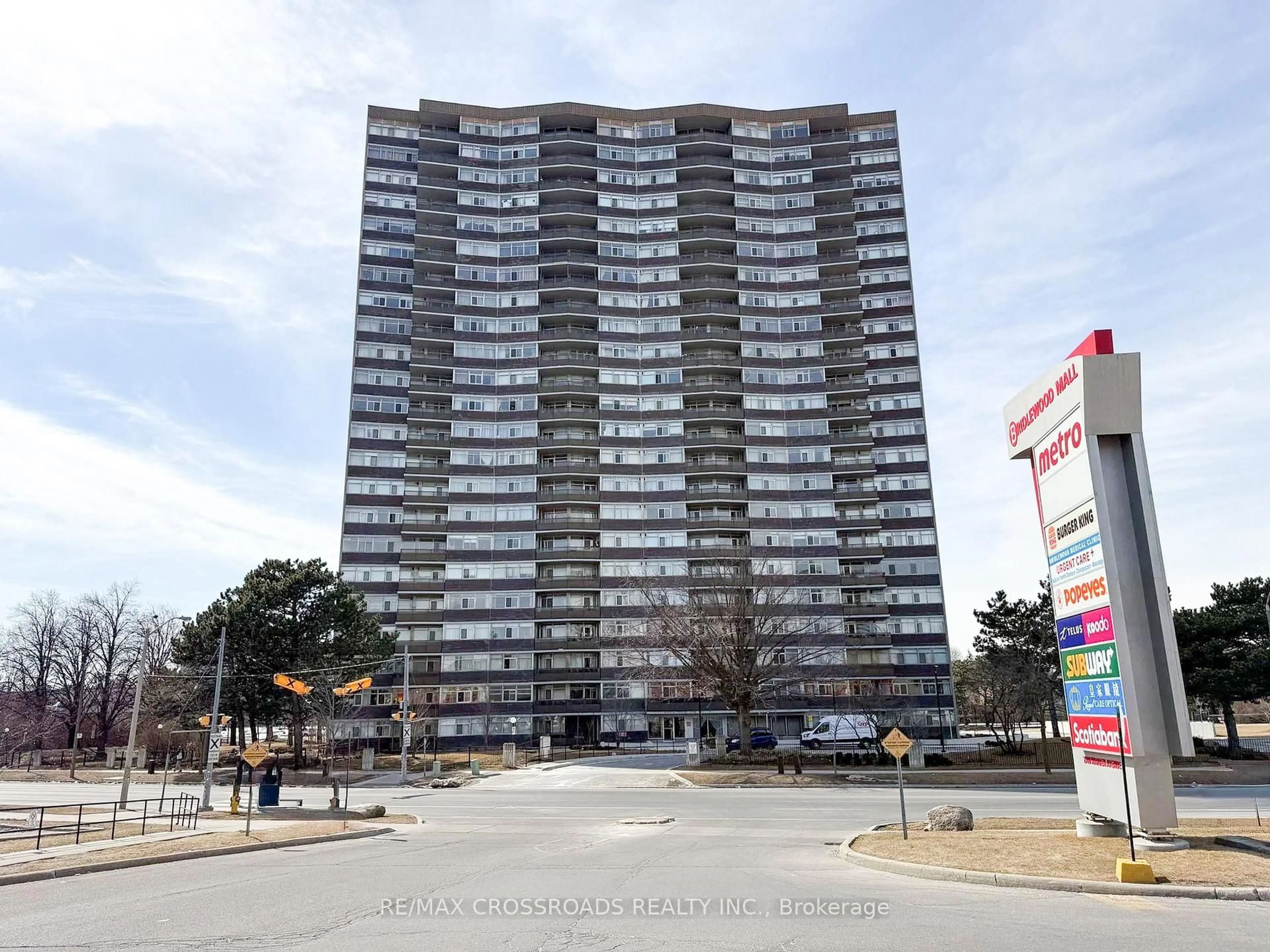 Blurry image for 3151 Bridletowne Circ #606, Toronto Ontario M1W 2T1