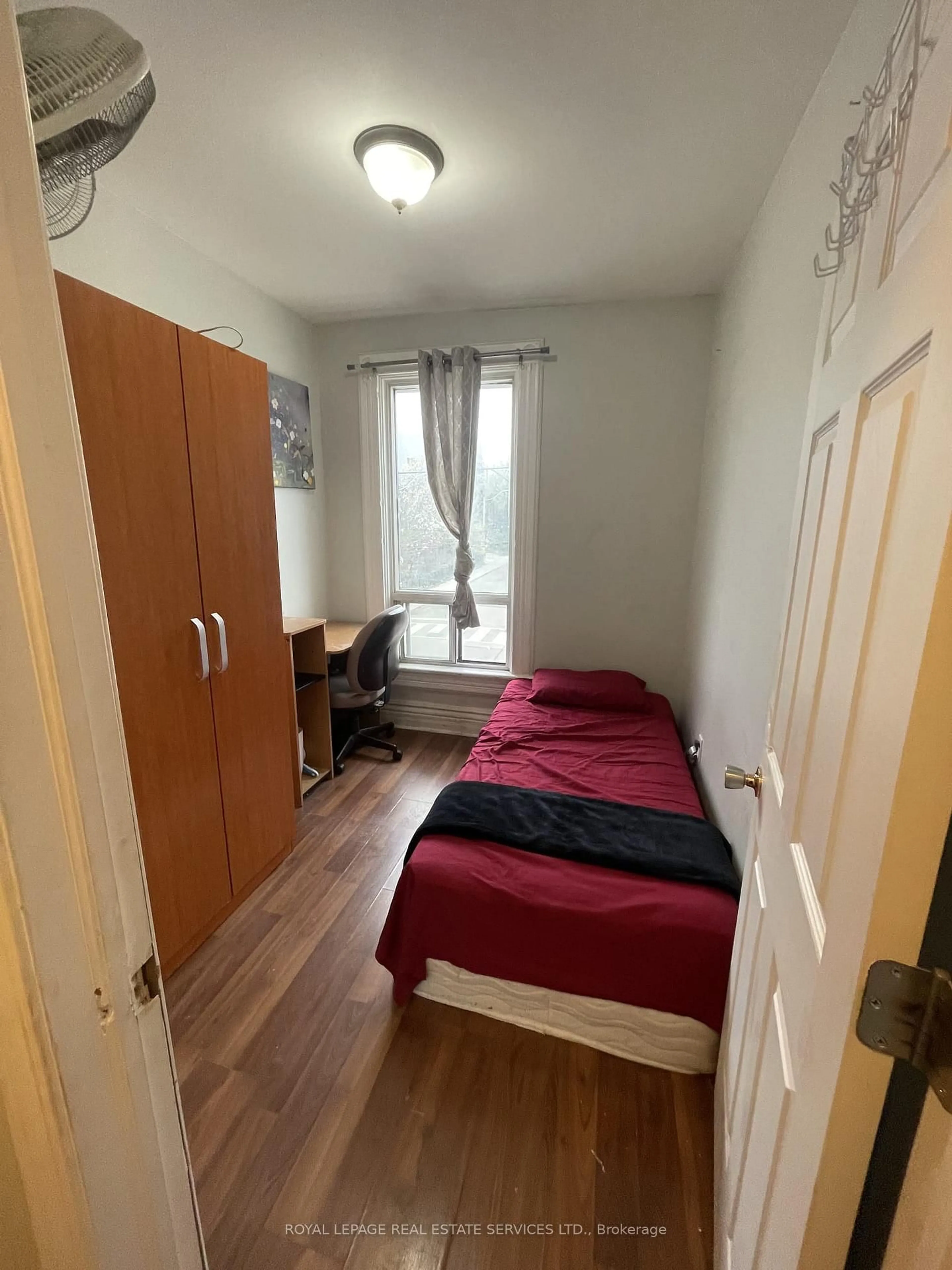 A pic of a room for 753 Gerrard St #2, Toronto Ontario M4M 1Y5