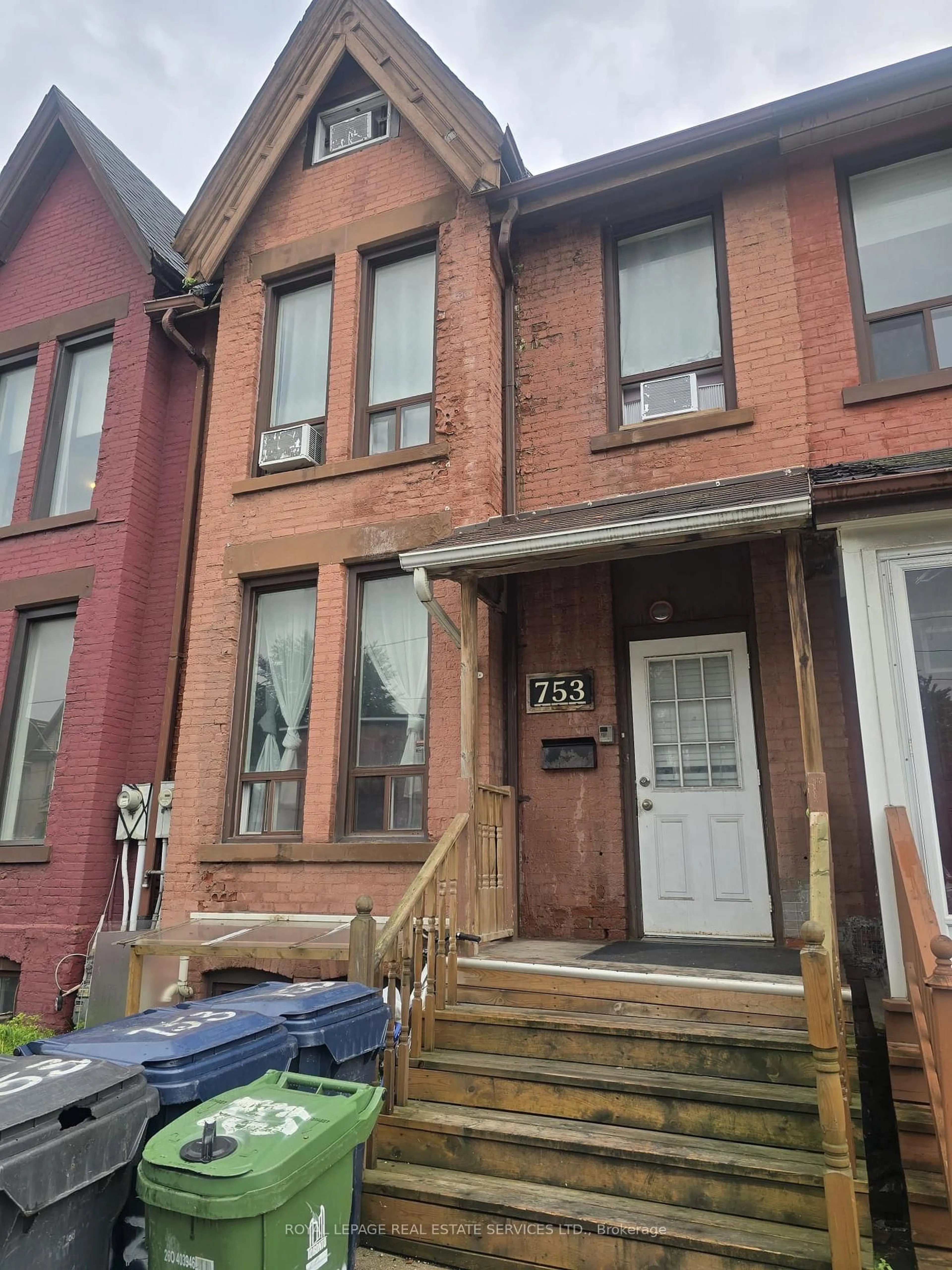 Home with brick exterior material, street for 753 Gerrard St #2, Toronto Ontario M4M 1Y5