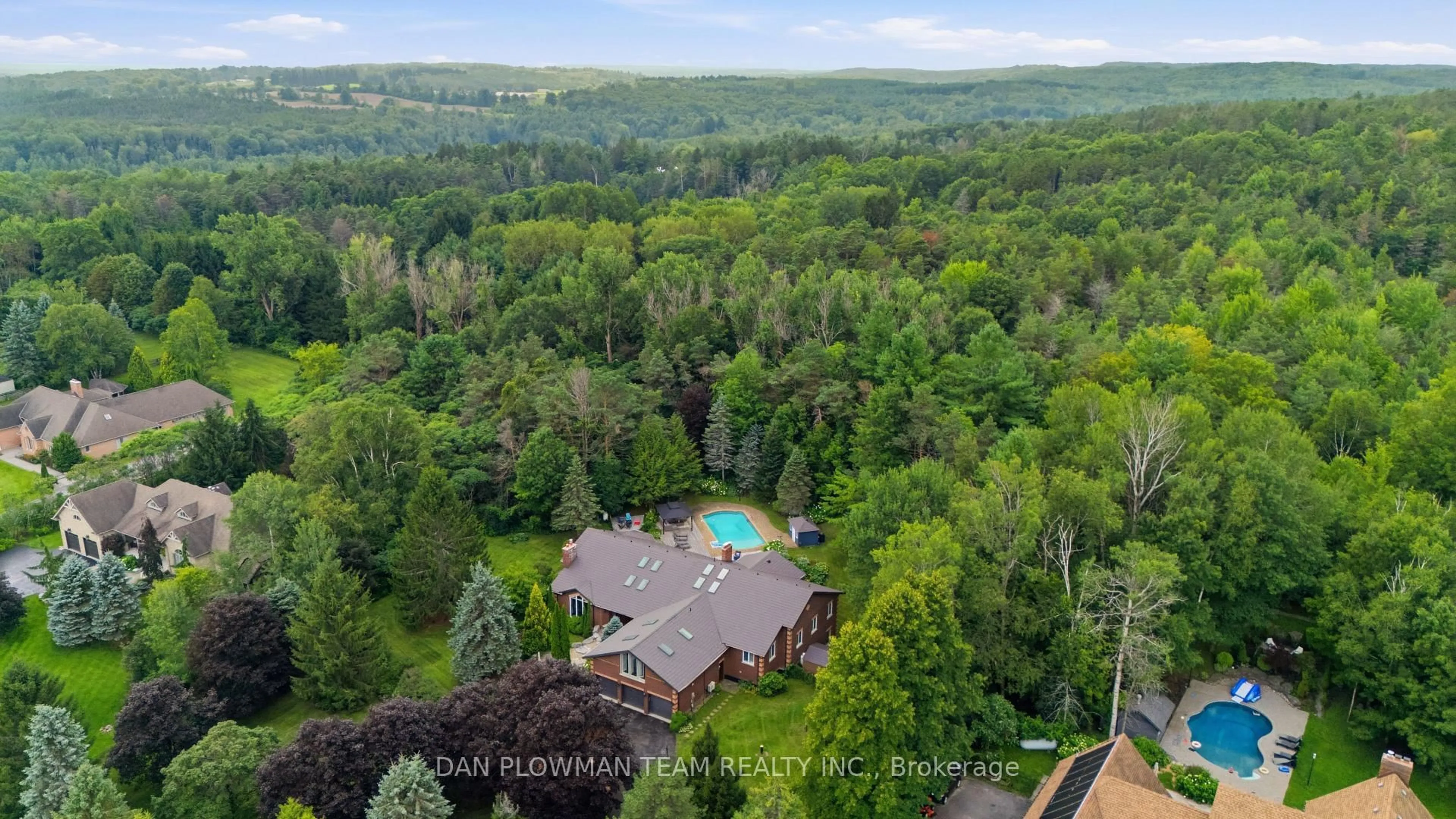 A pic from outside/outdoor area/front of a property/back of a property/a pic from drone, forest/trees view for 64 Woodbridge Circ, Scugog Ontario L9L 2A9