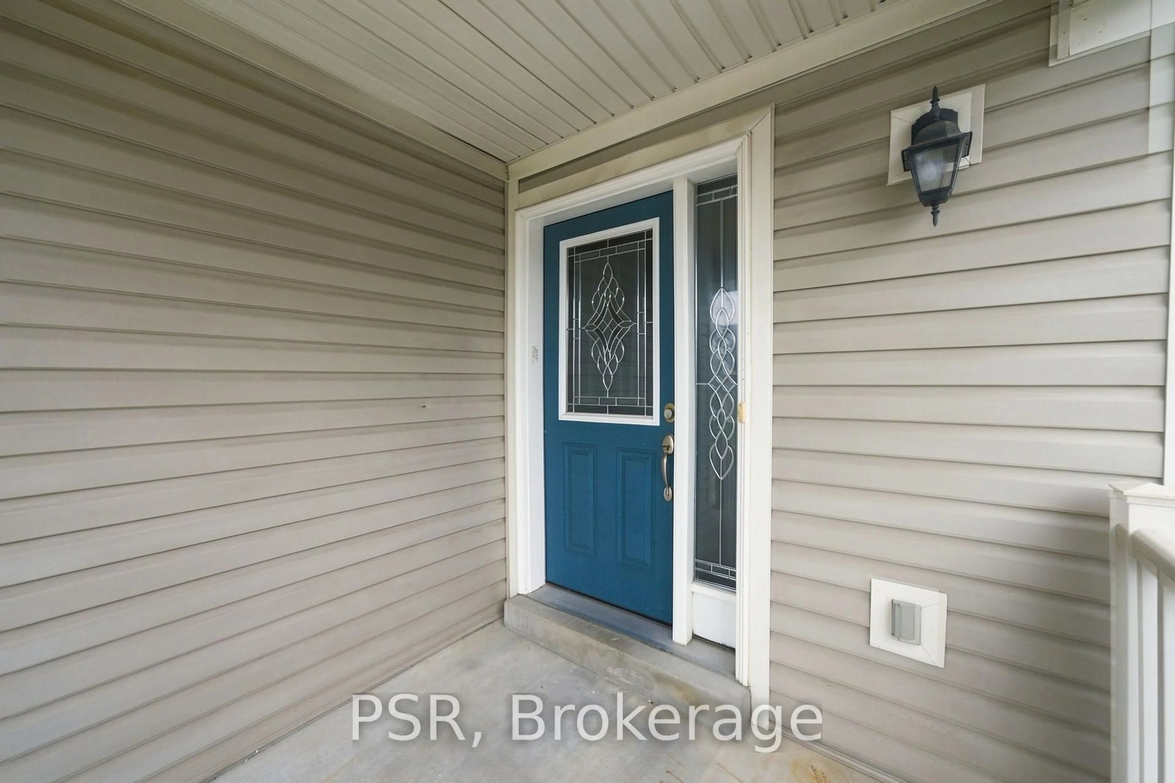 Indoor entryway for 774 Mccue Dr, Oshawa Ontario L1K 0R1
