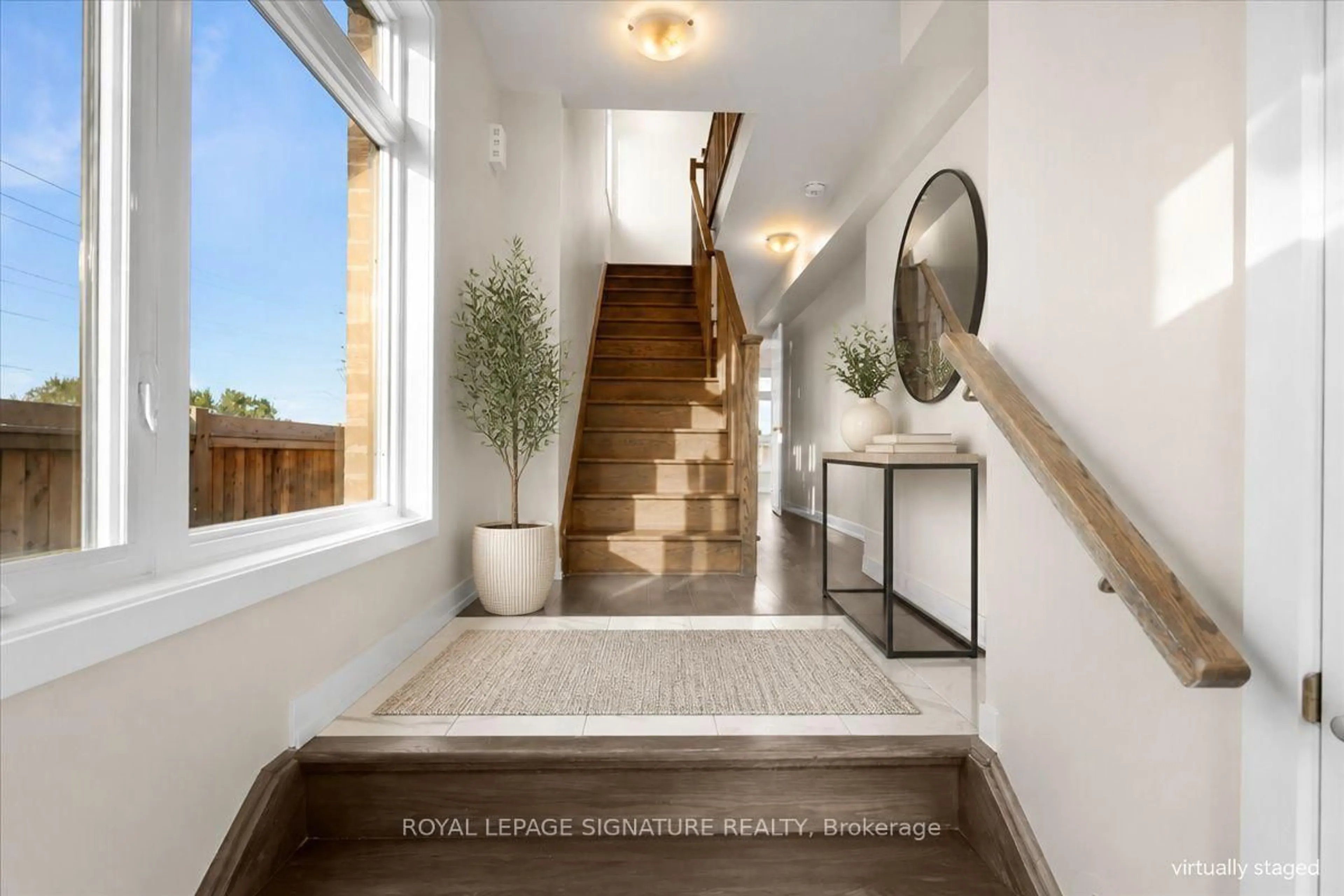 Indoor entryway for 1865 Pickering Pkwy #301, Pickering Ontario L1V 0H2